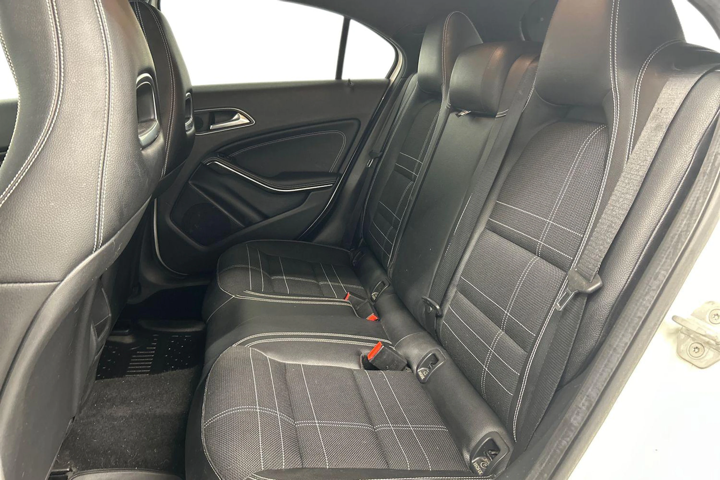 valkoinen Mercedes-Benz A 2015 kuva 8.