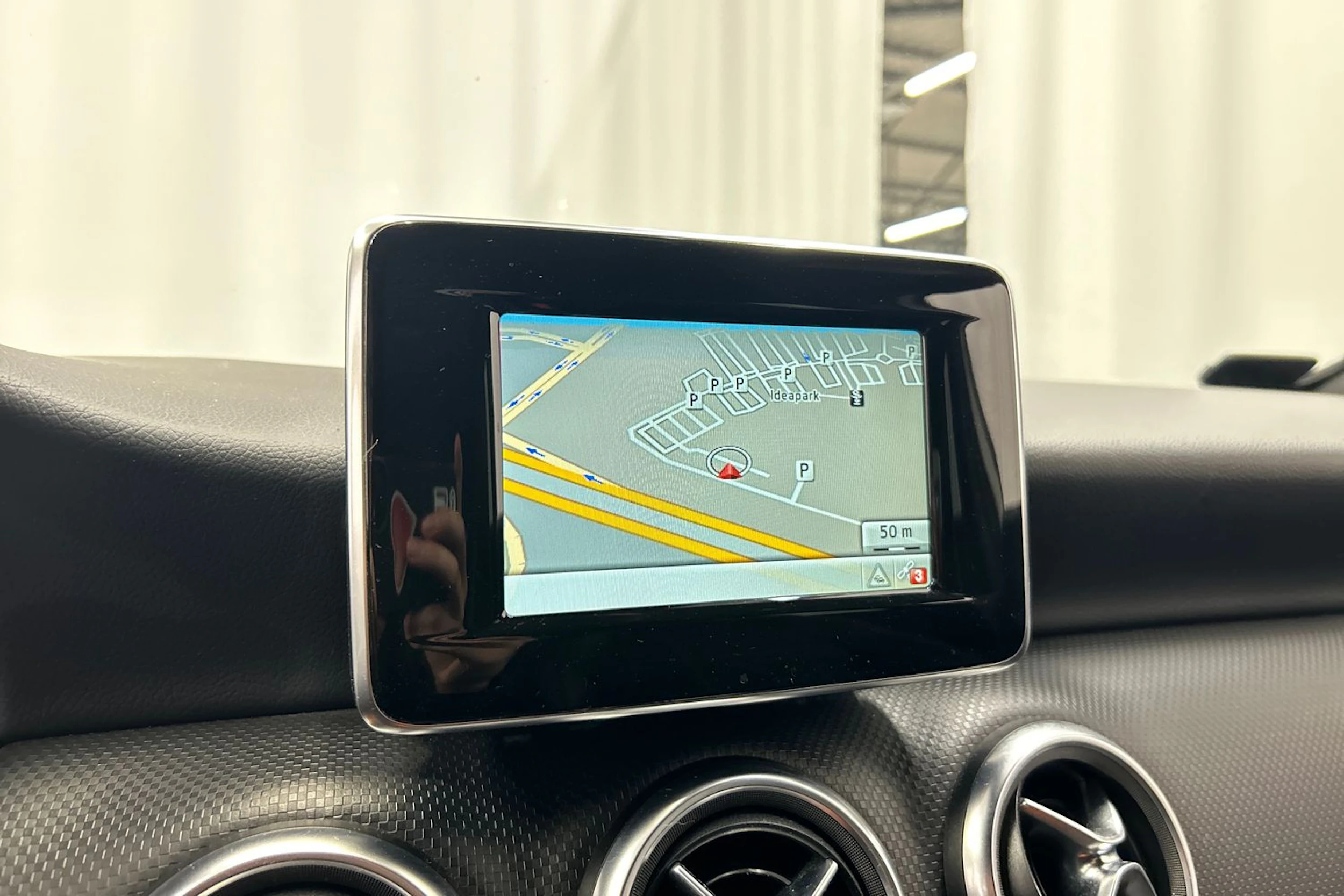 valkoinen Mercedes-Benz A 2015 kuva 17.