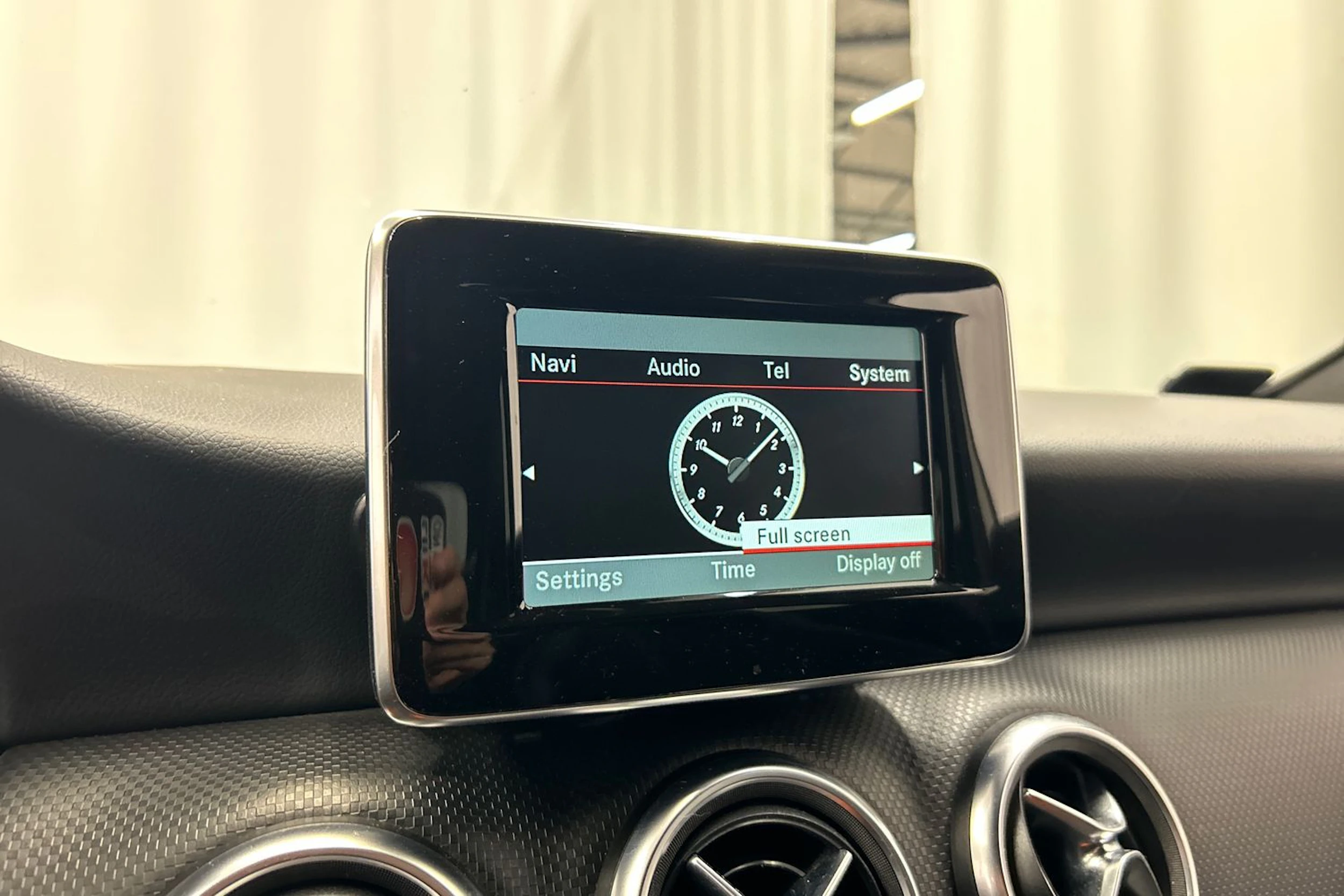 valkoinen Mercedes-Benz A 2015 kuva 18.