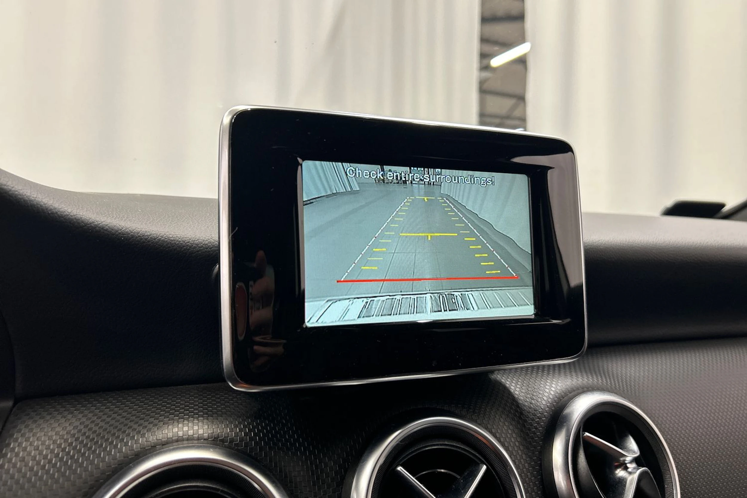 valkoinen Mercedes-Benz A 2015 kuva 19.