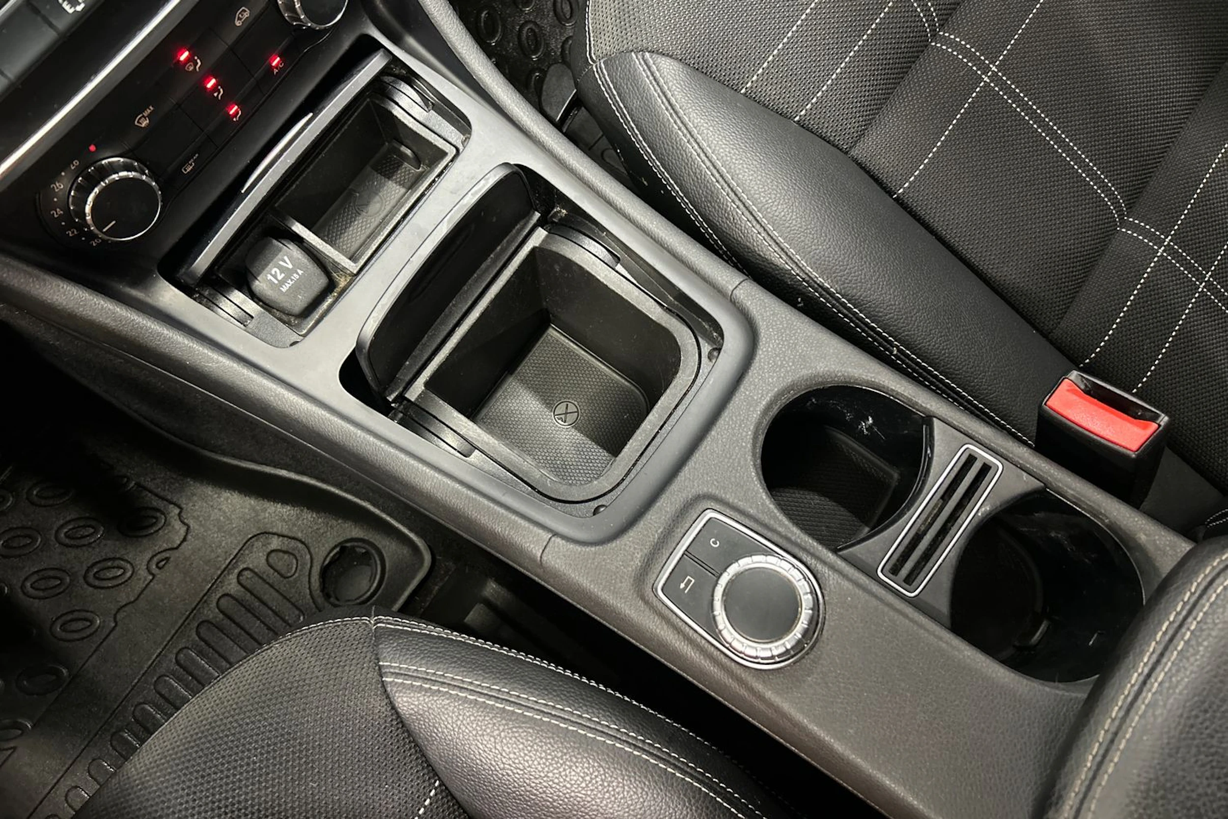 valkoinen Mercedes-Benz A 2015 kuva 22.