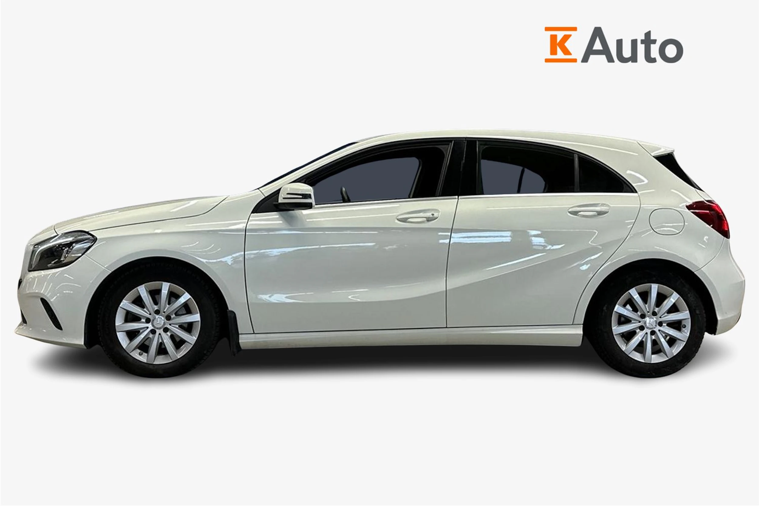 valkoinen Mercedes-Benz A 2016 kuva 5.