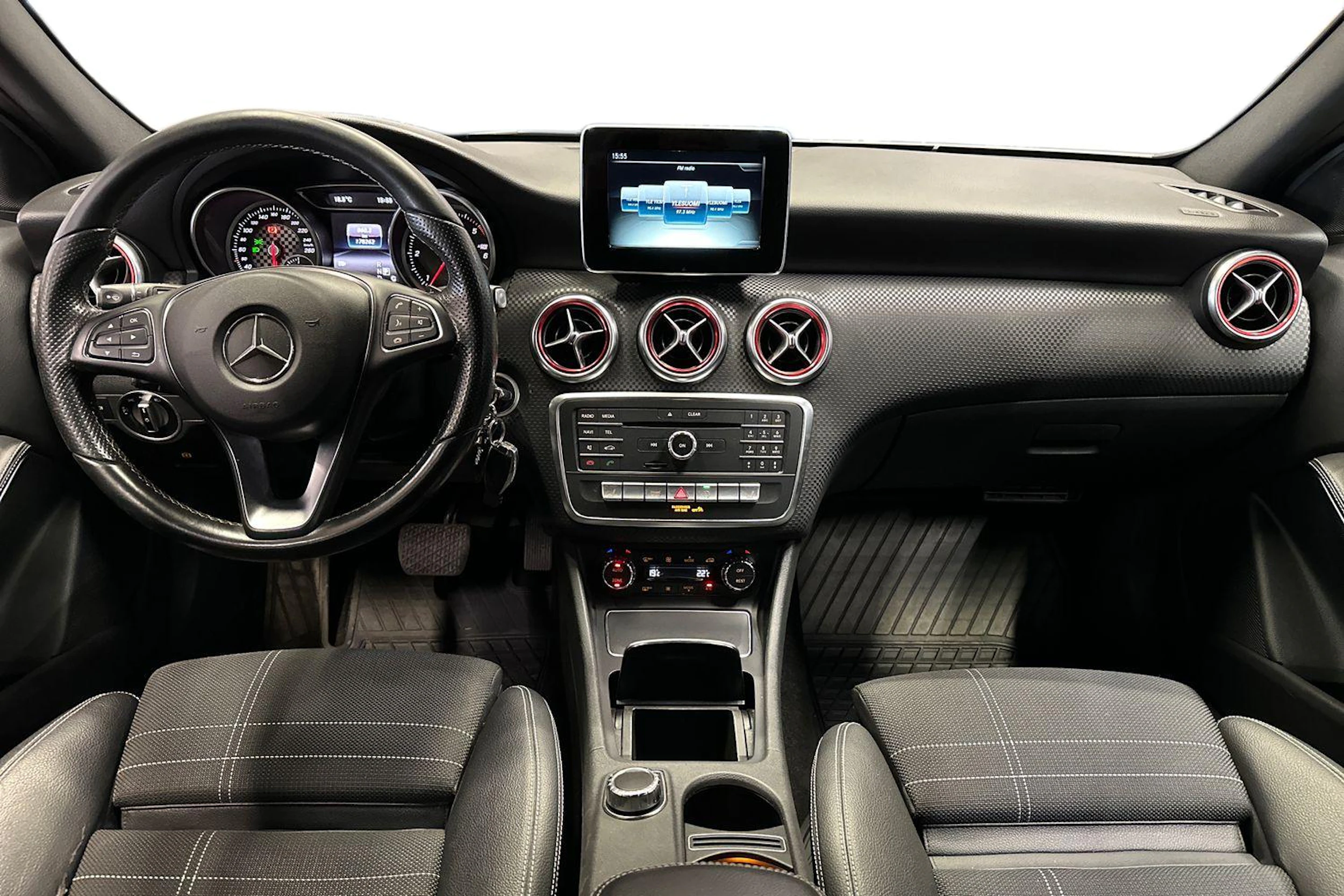 valkoinen Mercedes-Benz A 2016 kuva 7.
