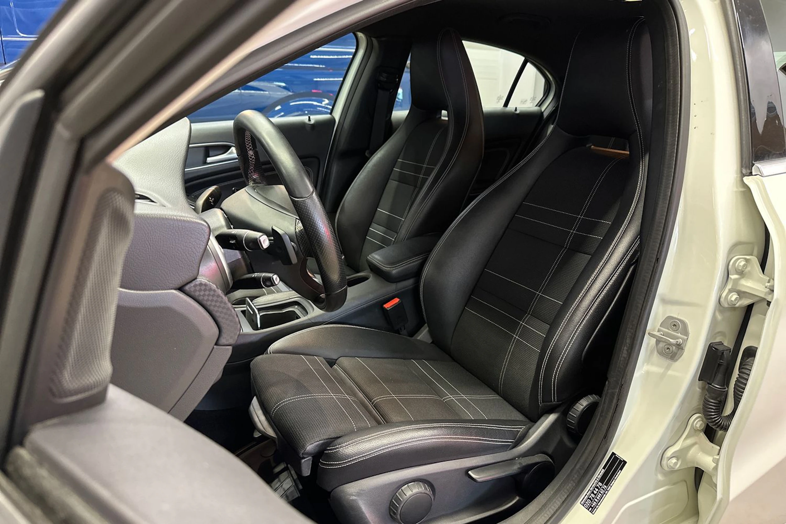 valkoinen Mercedes-Benz A 2016 kuva 11.