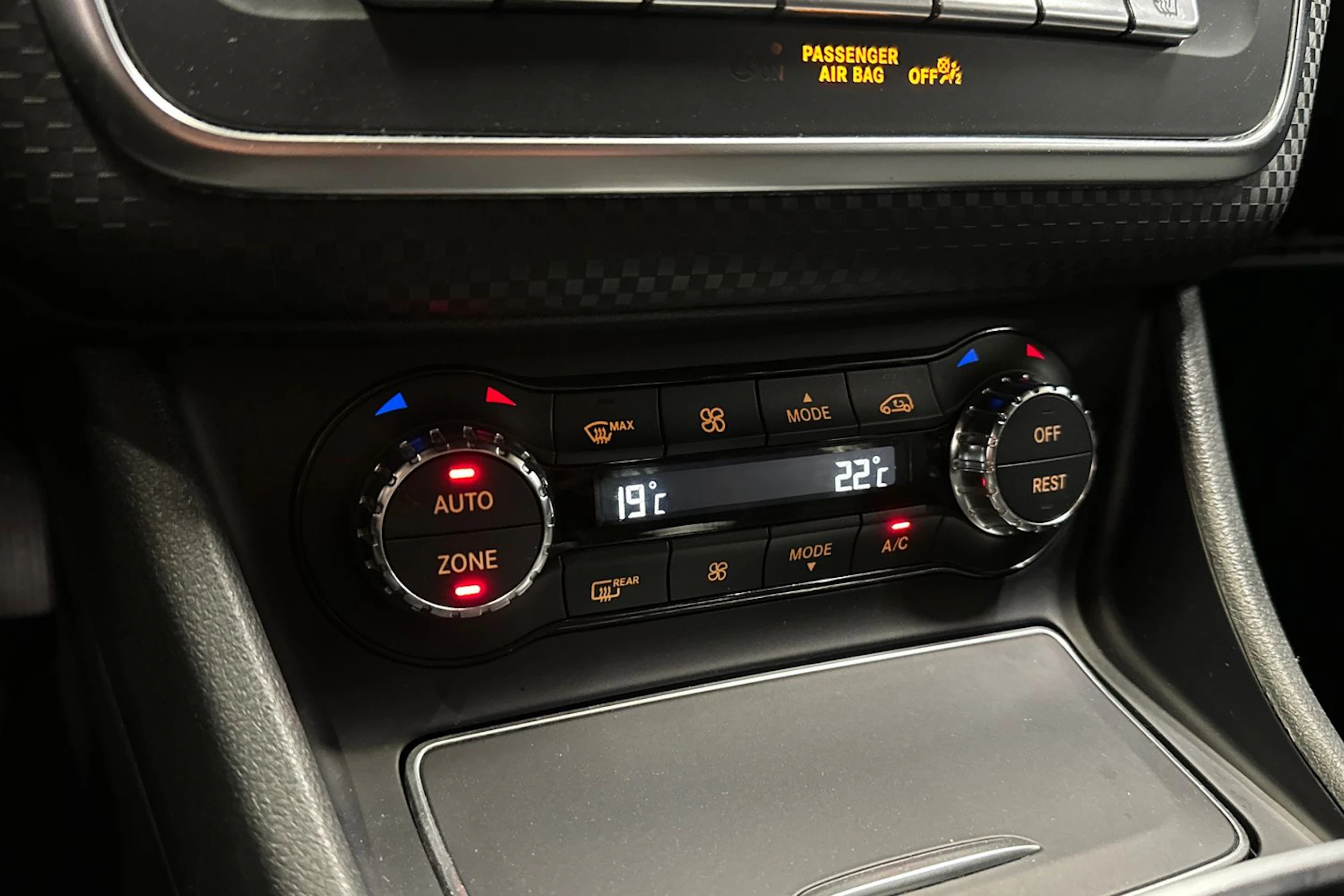 valkoinen Mercedes-Benz A 2016 kuva 16.