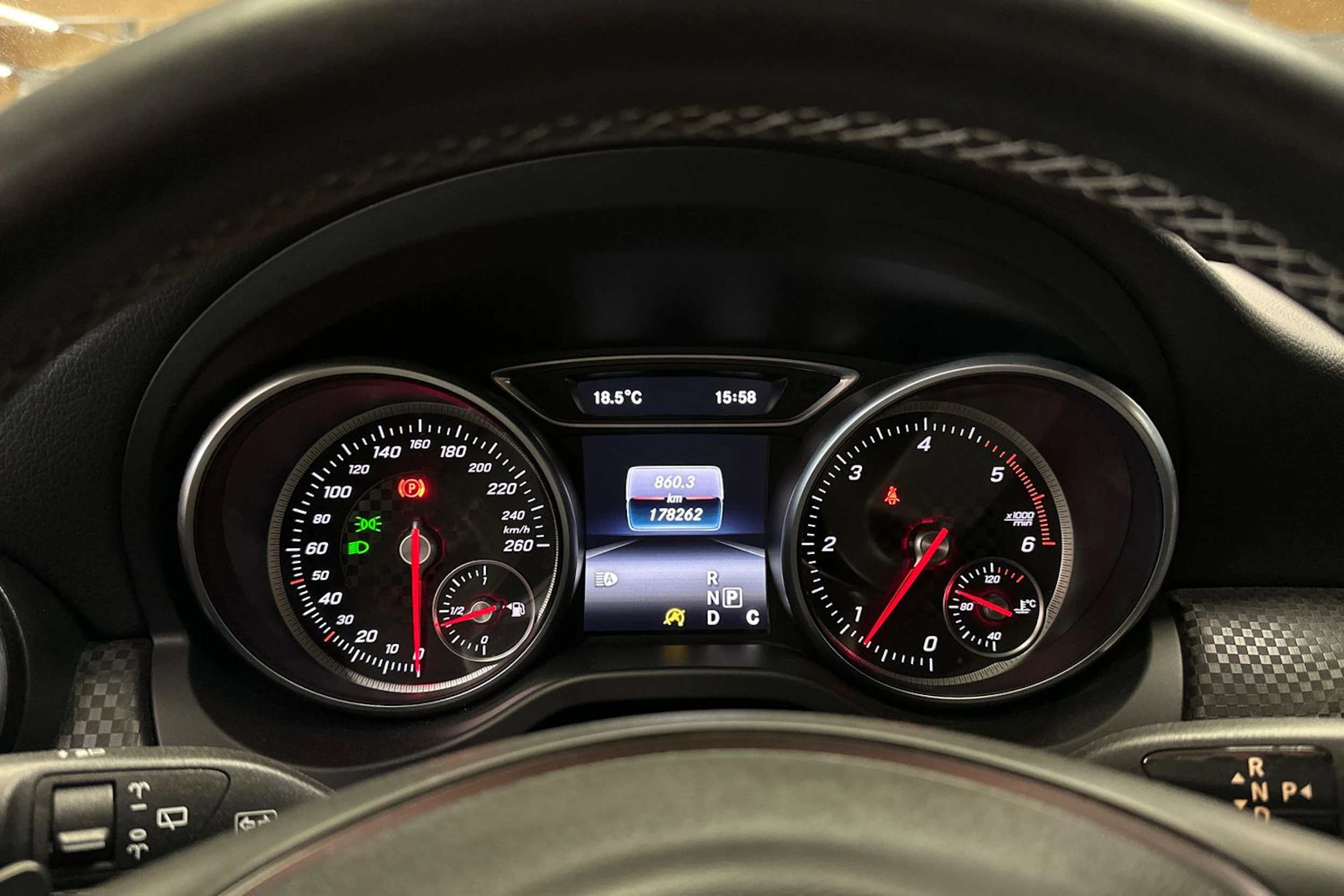 valkoinen Mercedes-Benz A 2016 kuva 18.