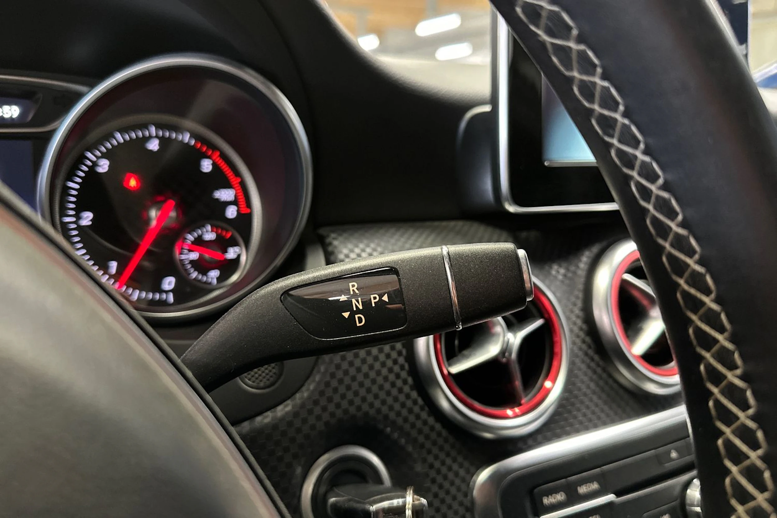 valkoinen Mercedes-Benz A 2016 kuva 20.