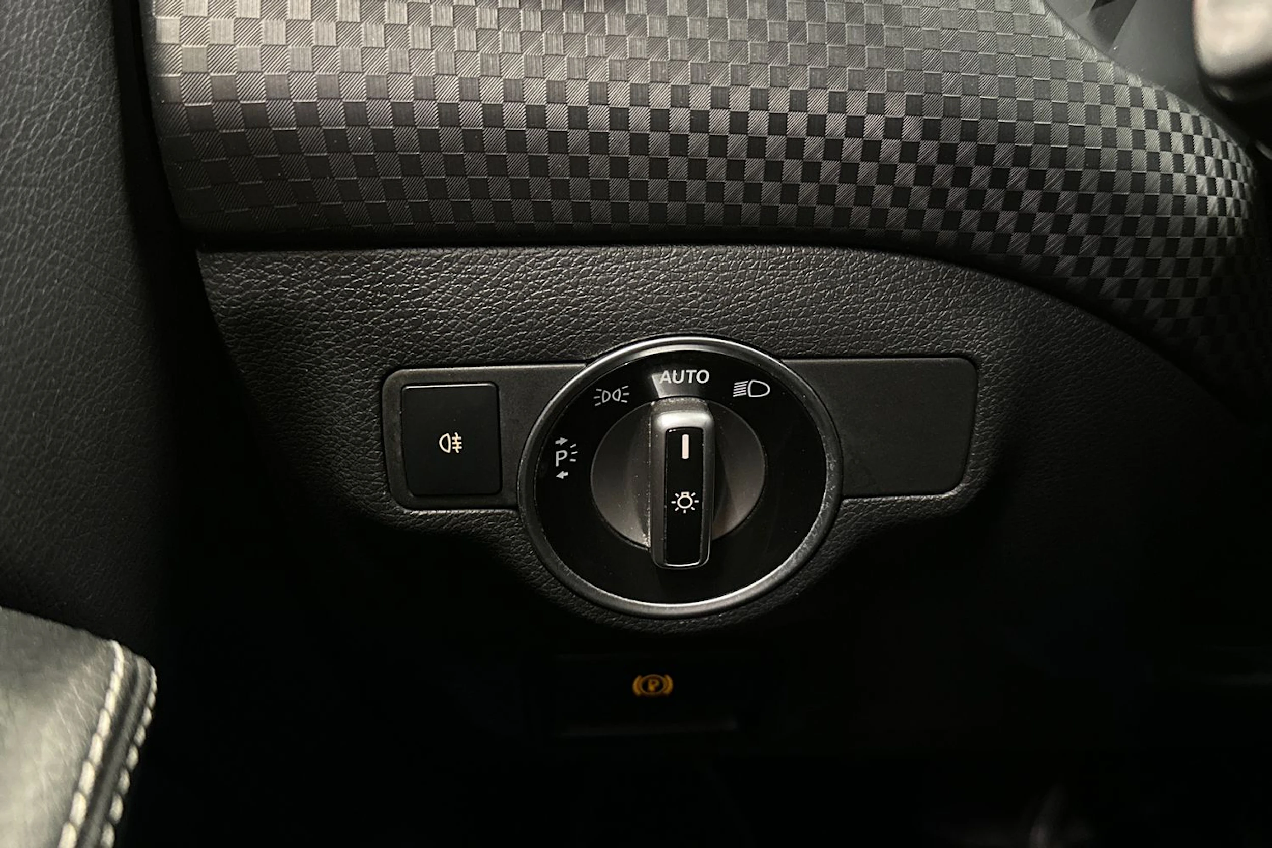 valkoinen Mercedes-Benz A 2016 kuva 23.