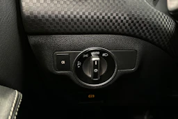 valkoinen Mercedes-Benz A 2016 kuva 23.
