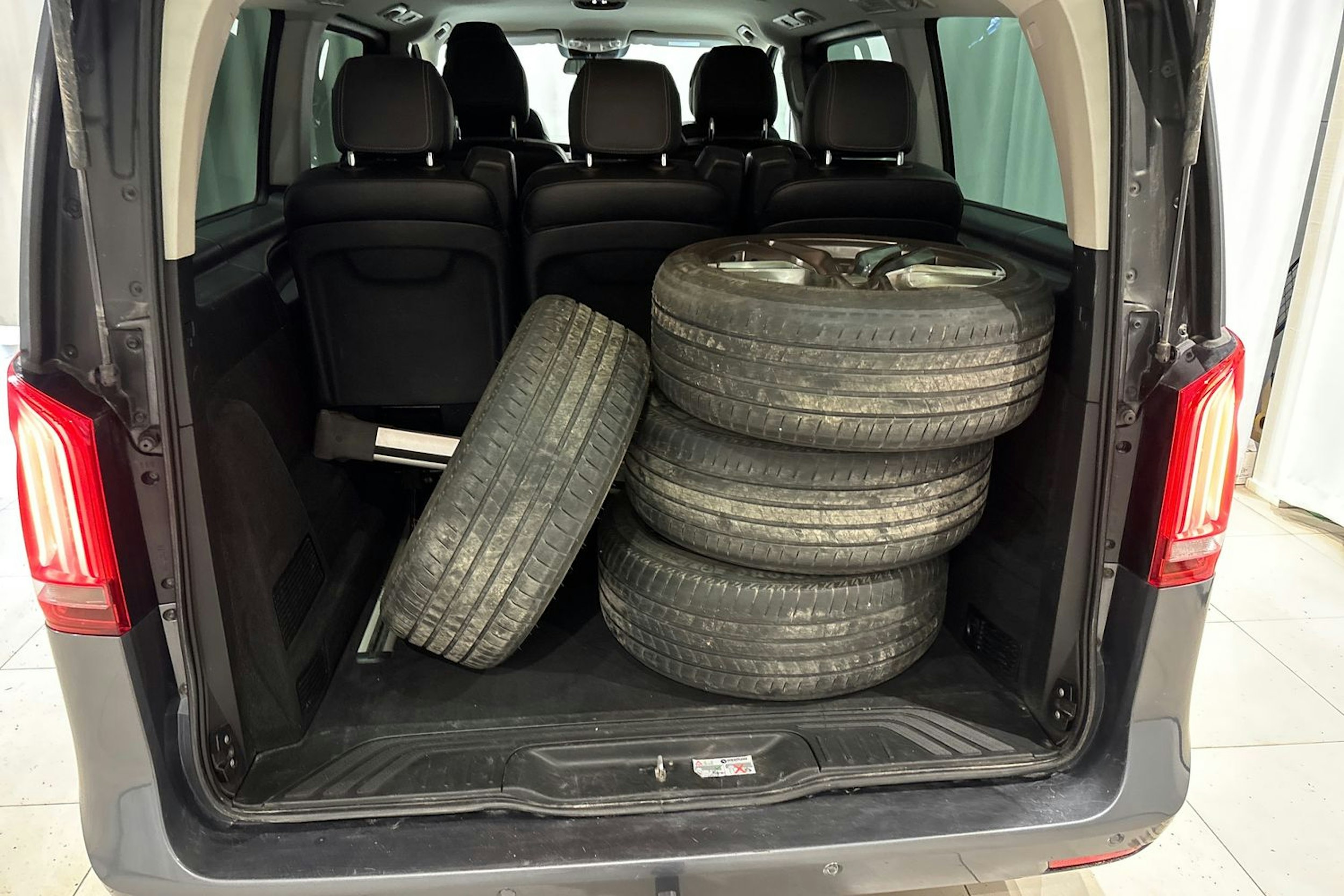 harmaa Mercedes-Benz V 2016 kuva 13.