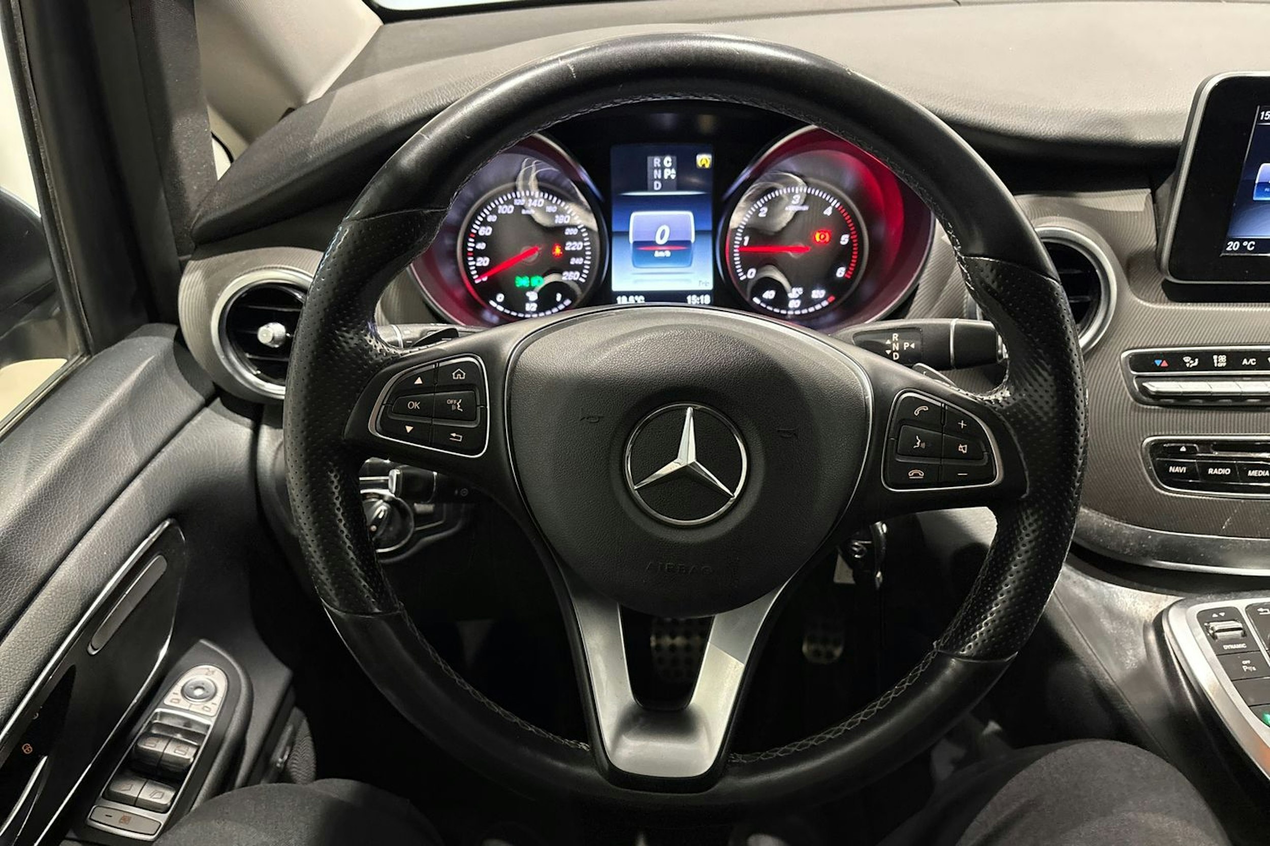 harmaa Mercedes-Benz V 2016 kuva 20.