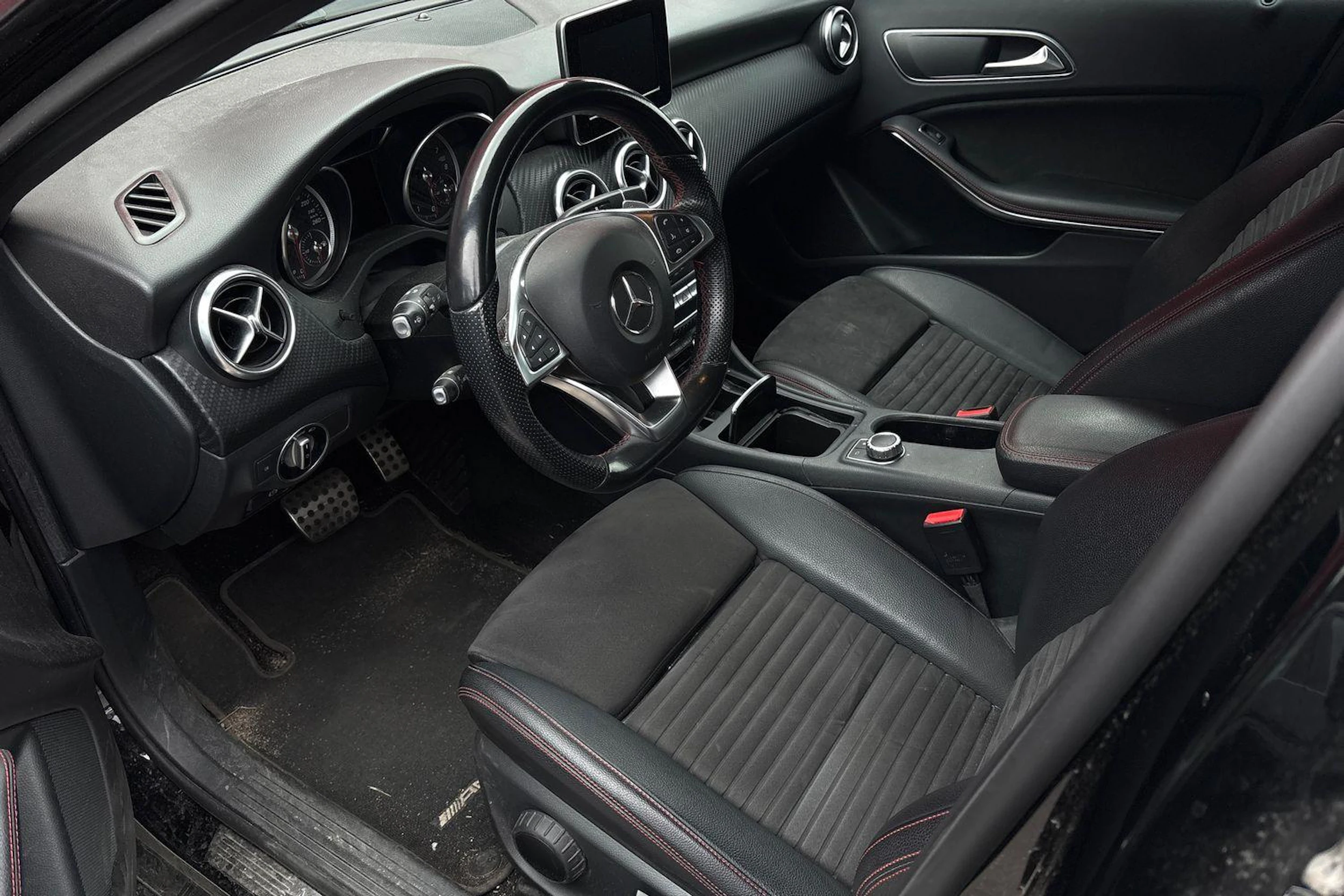 musta Mercedes-Benz A 2016 kuva 3.