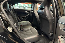 musta Mercedes-Benz A 2016 kuva 13.