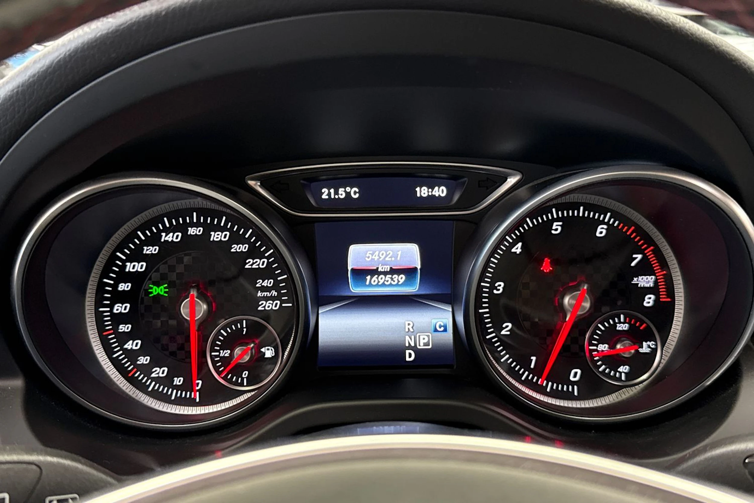 musta Mercedes-Benz A 2016 kuva 14.