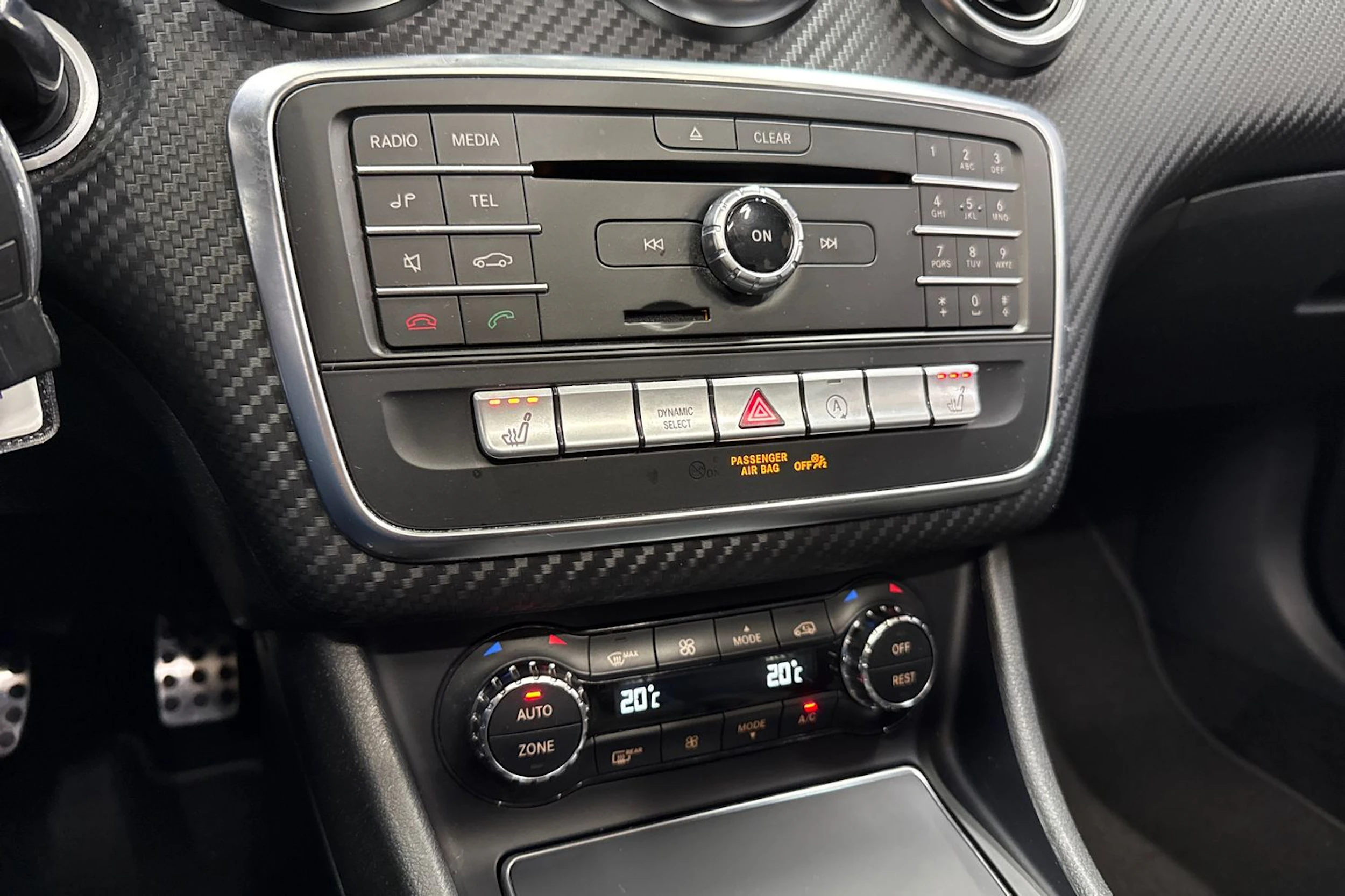 musta Mercedes-Benz A 2016 kuva 19.