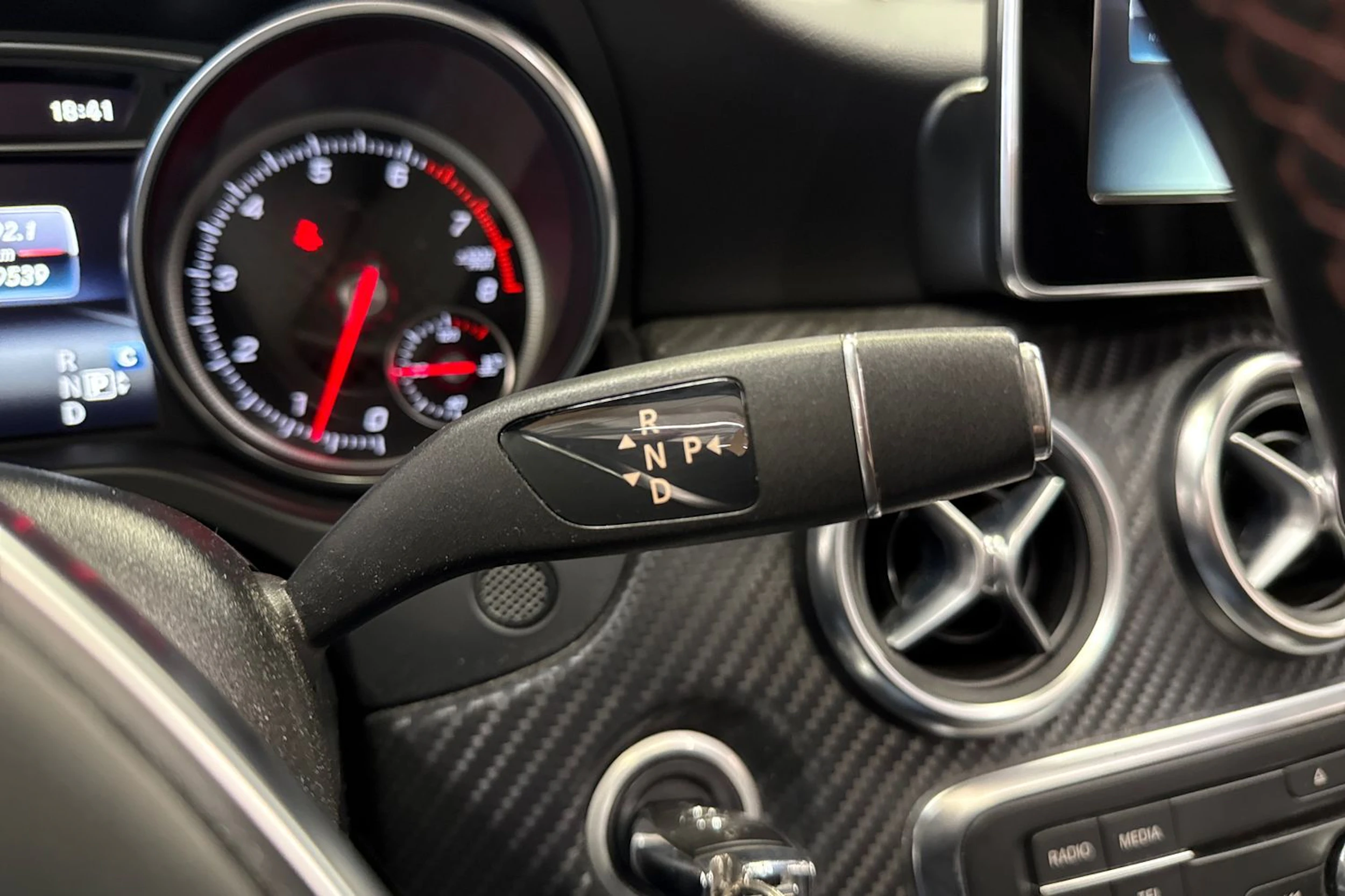 musta Mercedes-Benz A 2016 kuva 21.
