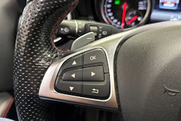 musta Mercedes-Benz A 2016 kuva 22.