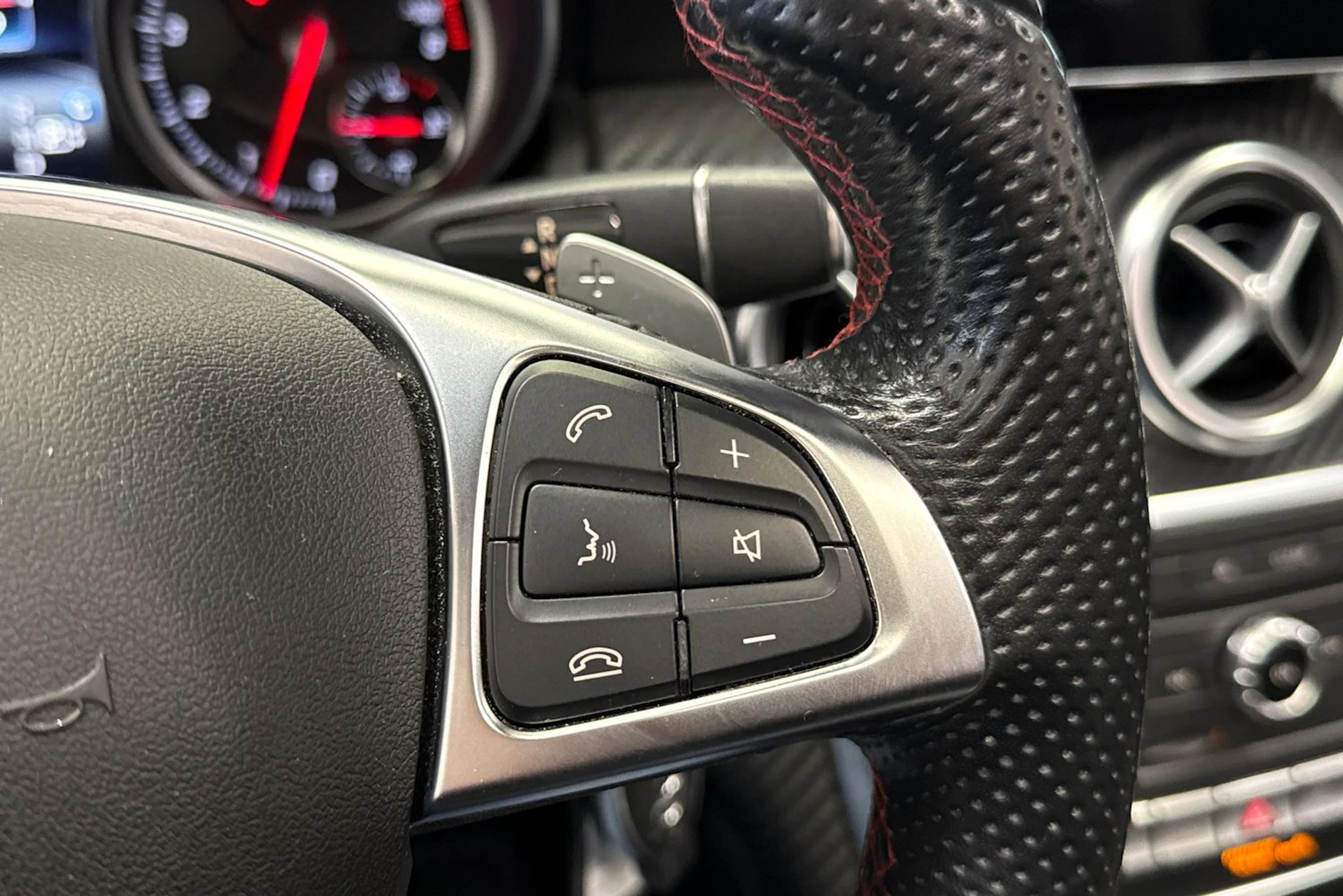 musta Mercedes-Benz A 2016 kuva 23.