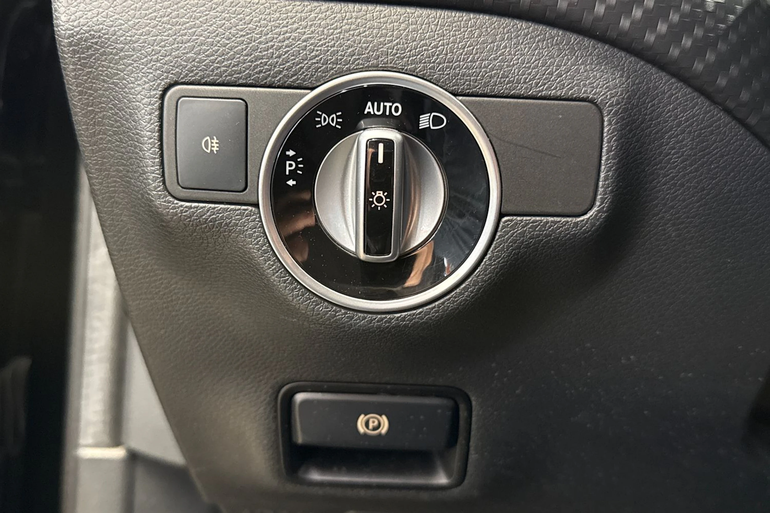 musta Mercedes-Benz A 2016 kuva 24.