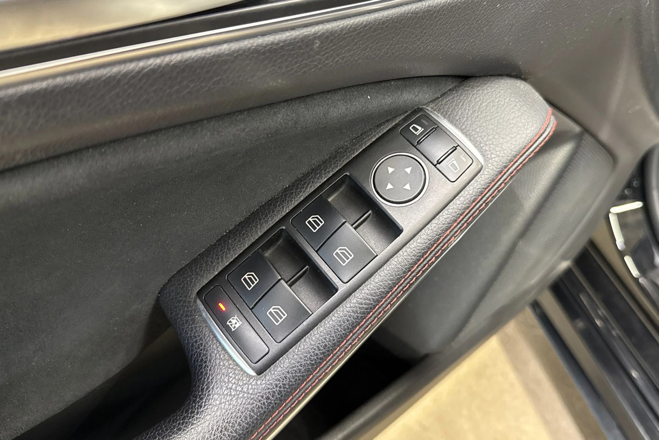 musta Mercedes-Benz A 2016 kuva 25.