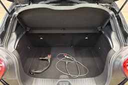musta Mercedes-Benz A 2016 kuva 26.
