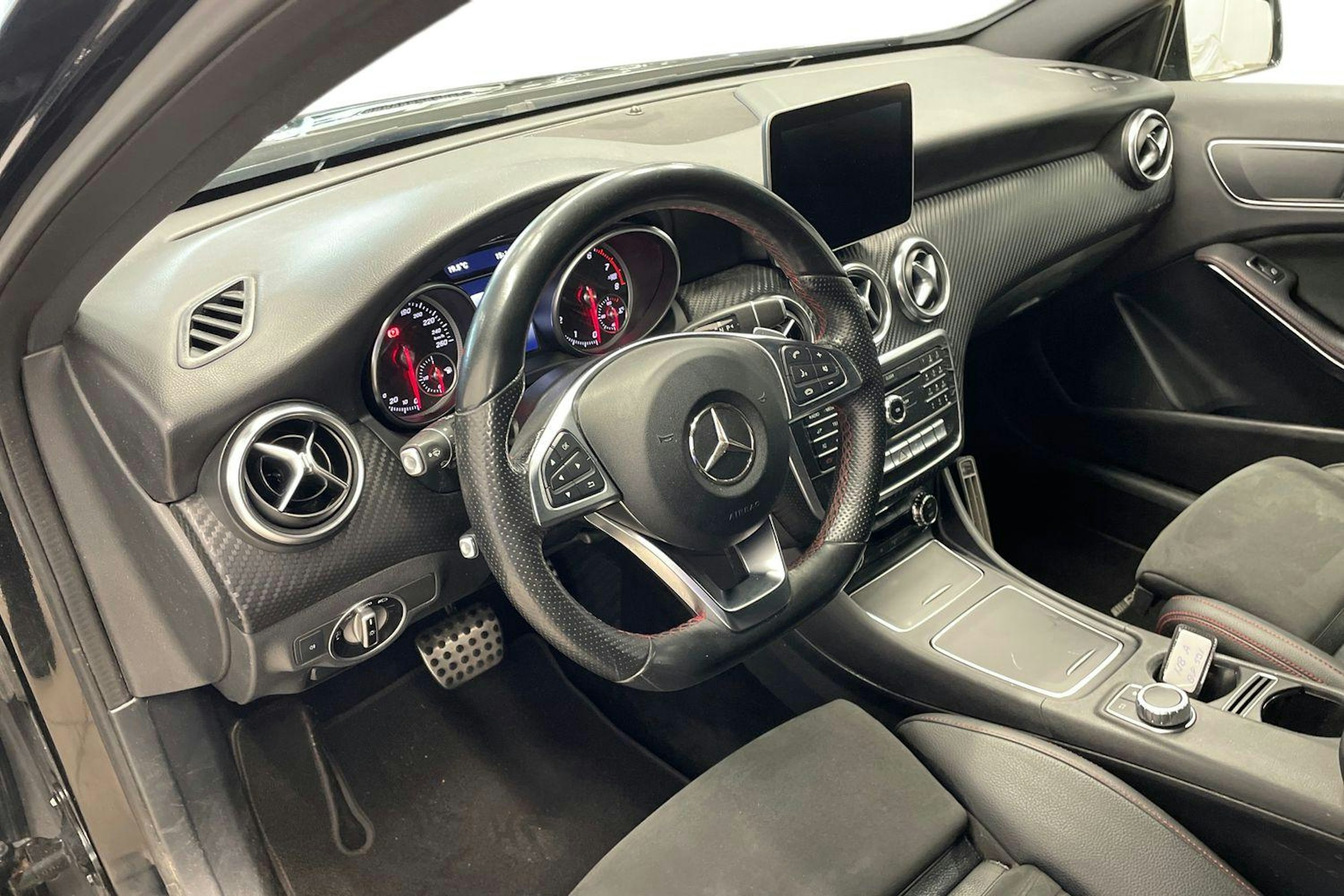 Musta Mercedes-Benz A 2017 kuva 7.