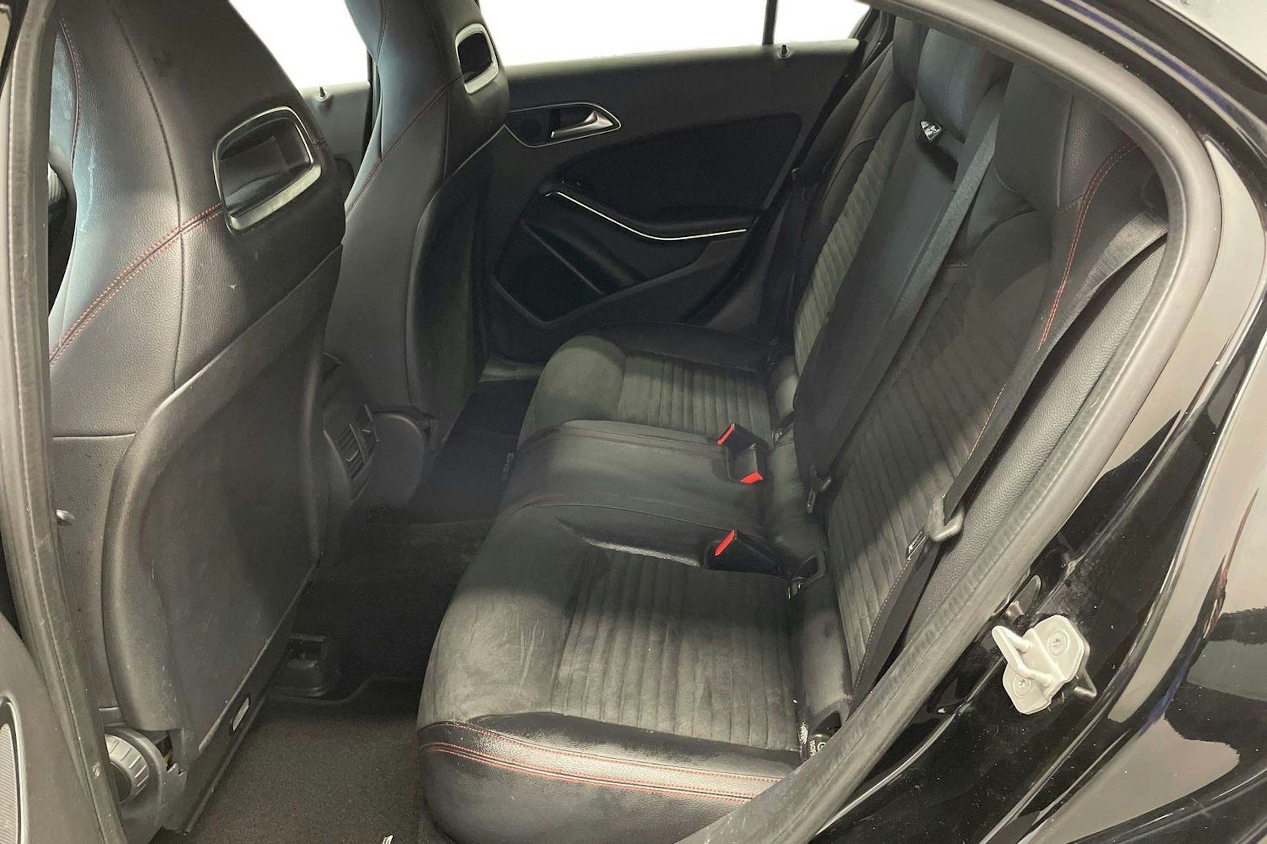 Musta Mercedes-Benz A 2017 kuva 10.