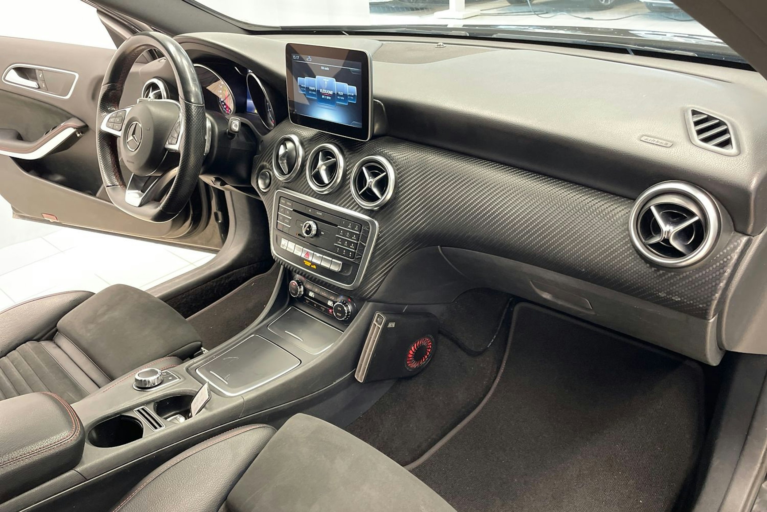 Musta Mercedes-Benz A 2017 kuva 25.