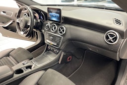 Musta Mercedes-Benz A 2017 kuva 25.