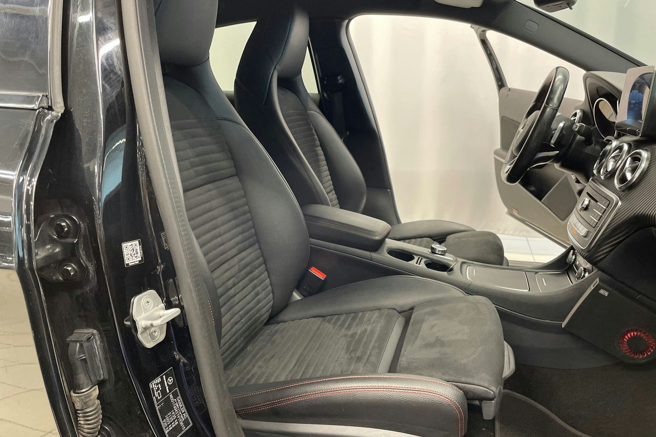 Musta Mercedes-Benz A 2017 kuva 26.