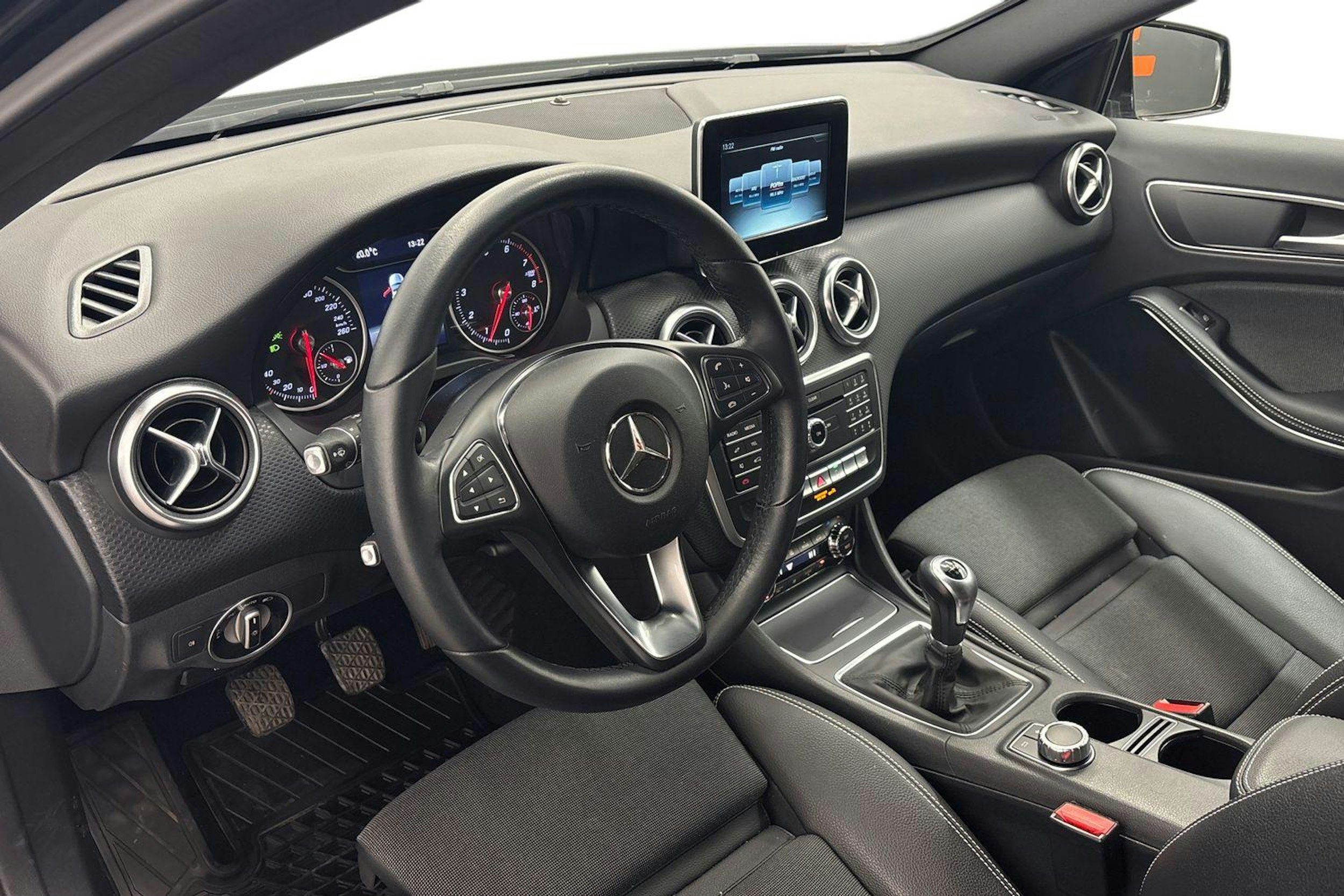 musta Mercedes-Benz A 2017 kuva 7.