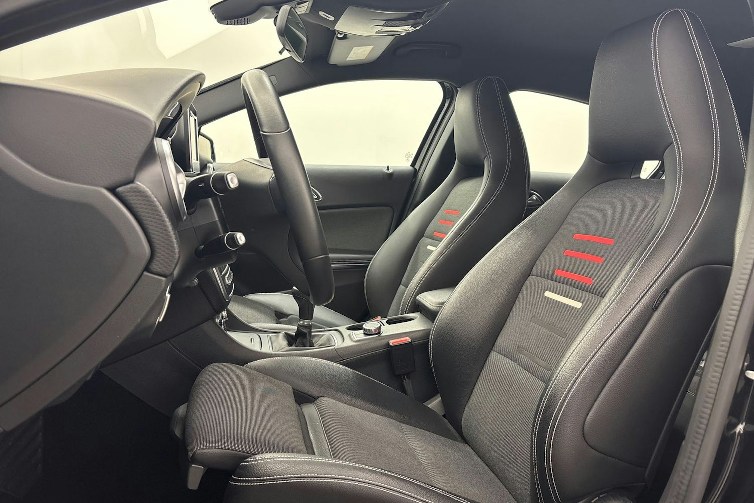 musta Mercedes-Benz A 2017 kuva 14.