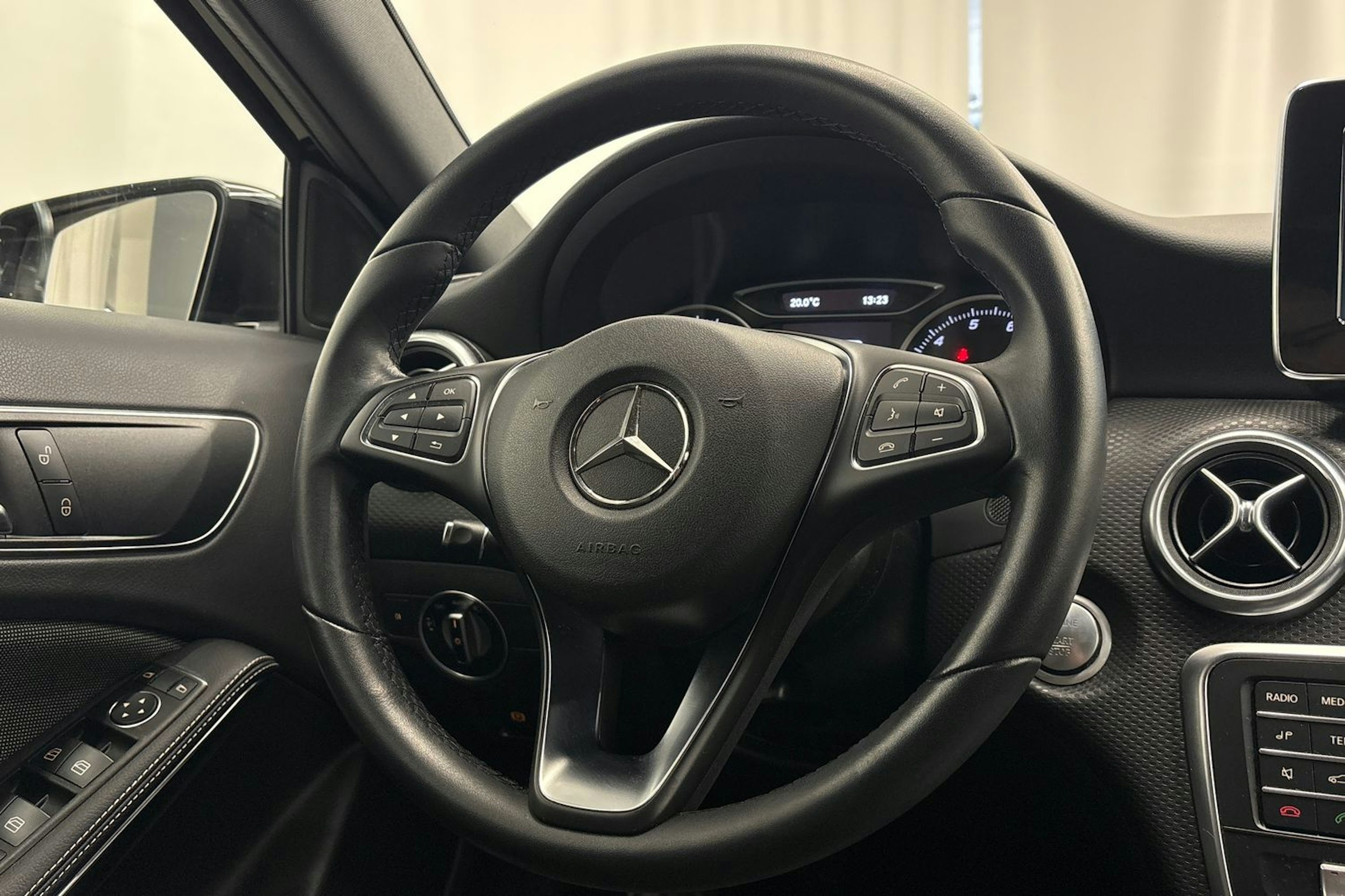 musta Mercedes-Benz A 2017 kuva 15.