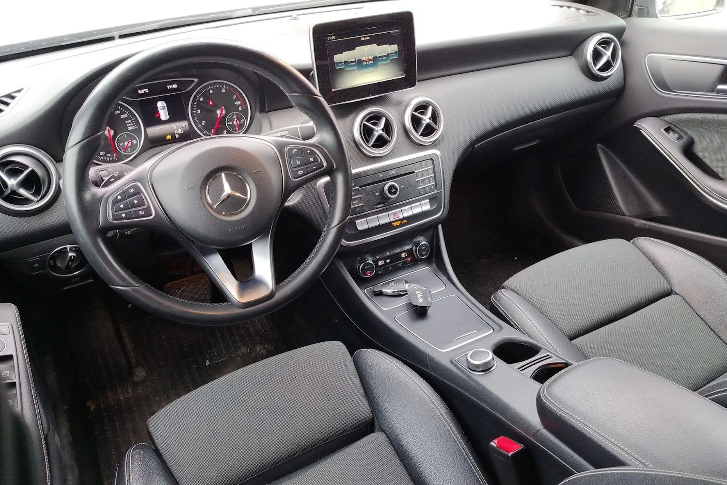 harmaa Mercedes-Benz A 2017 kuva 3.