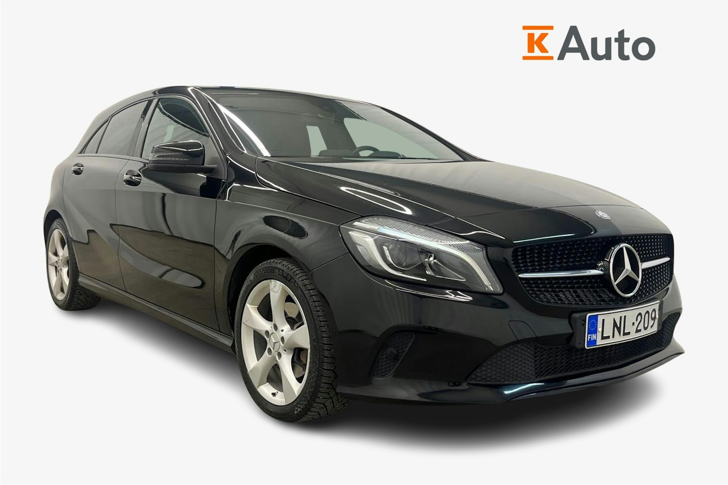 Musta Mercedes-Benz A 2017 kuva 1.