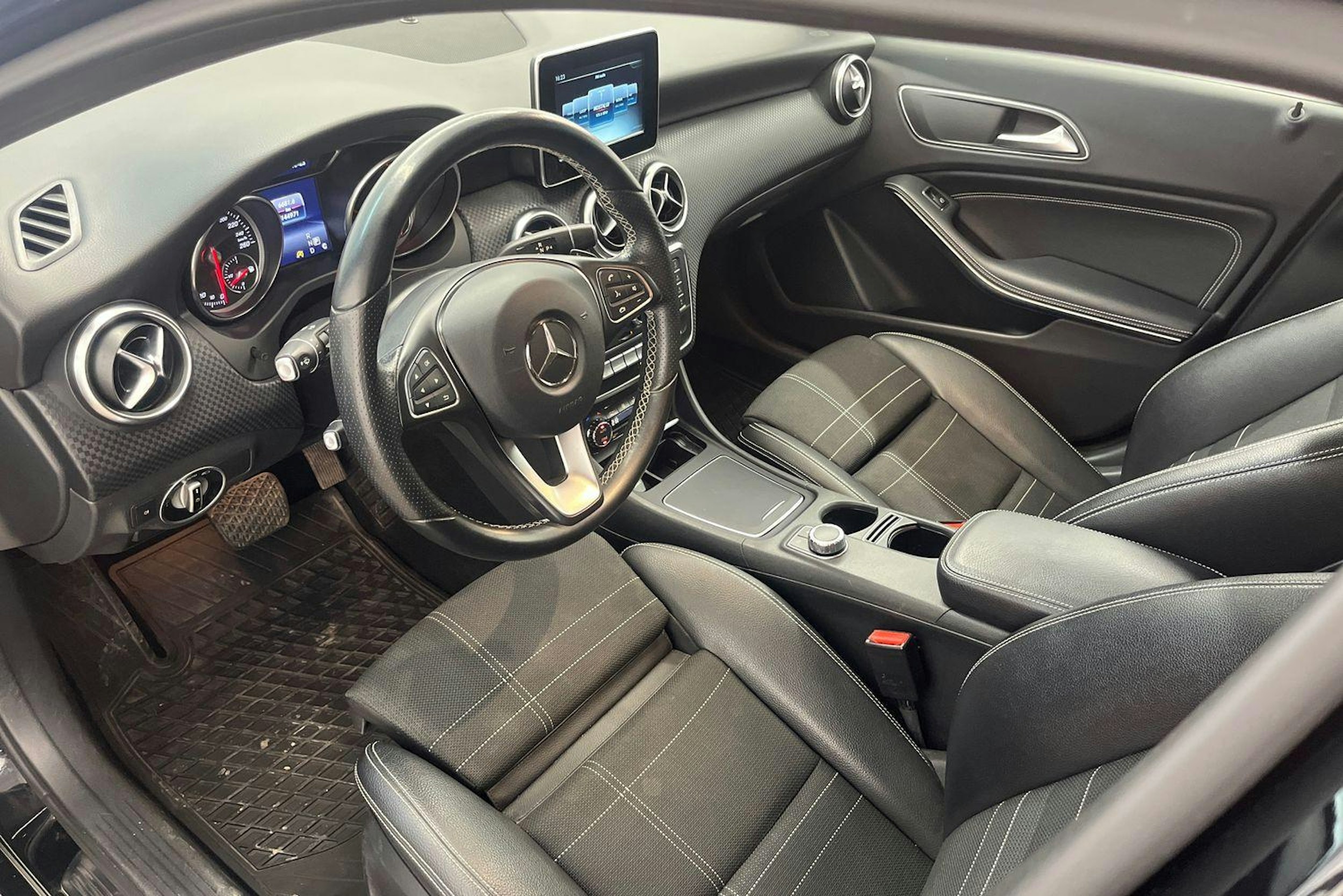 Musta Mercedes-Benz A 2017 kuva 7.