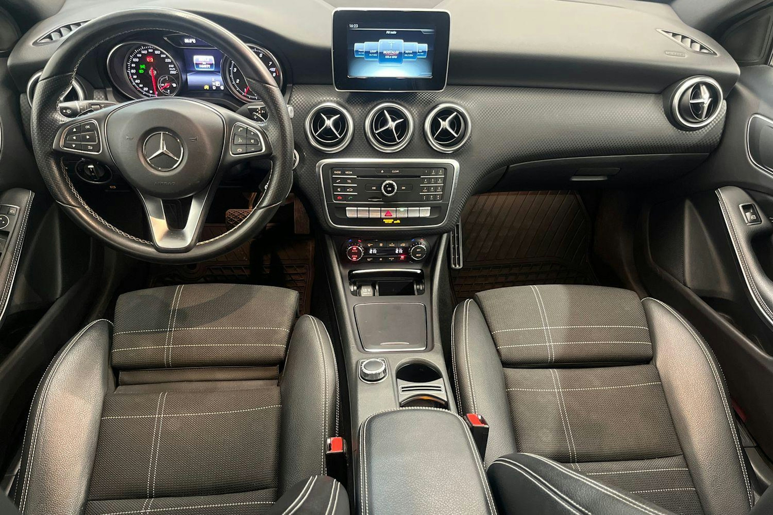Musta Mercedes-Benz A 2017 kuva 9.