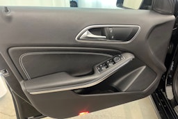 Musta Mercedes-Benz A 2017 kuva 14.