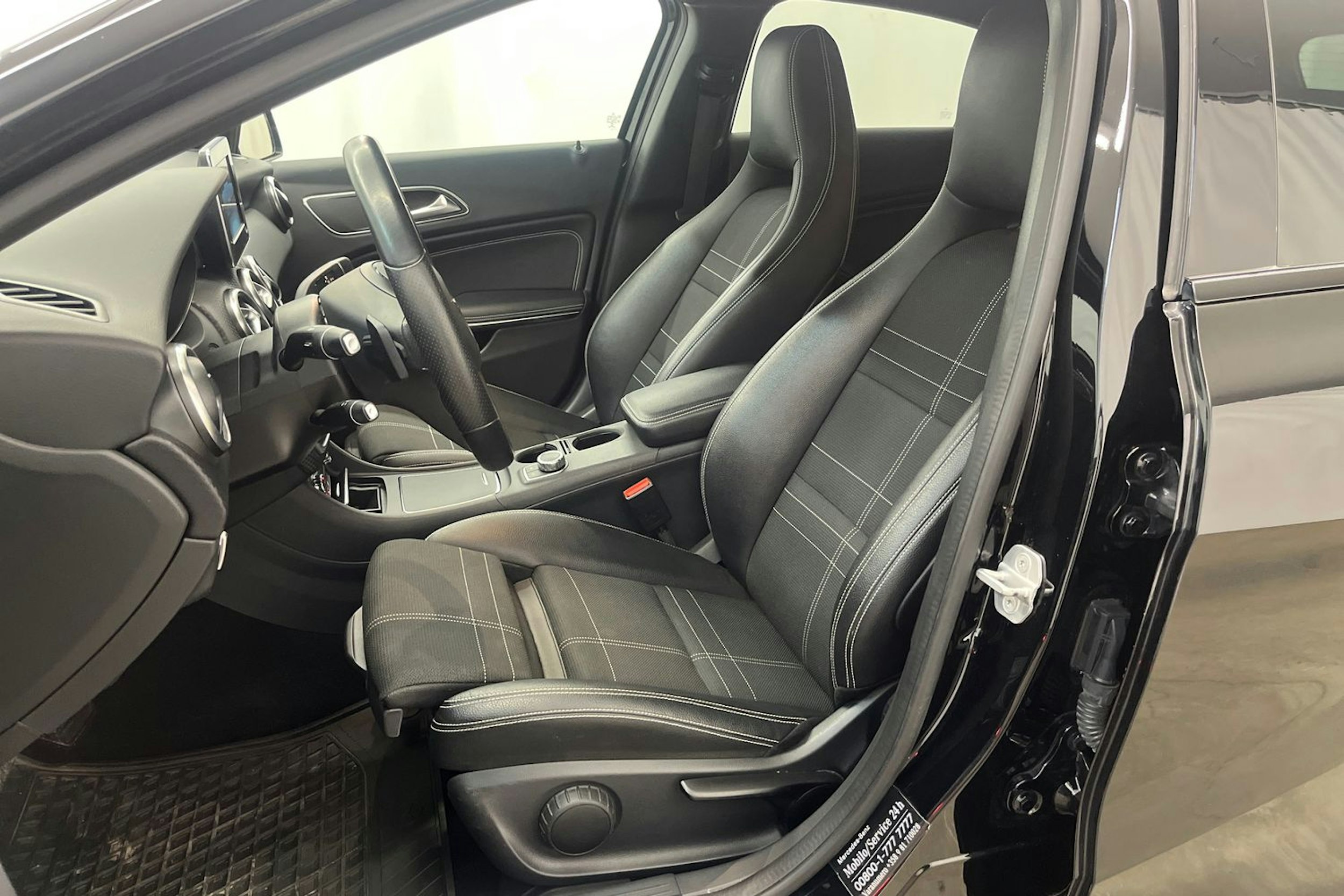 Musta Mercedes-Benz A 2017 kuva 15.
