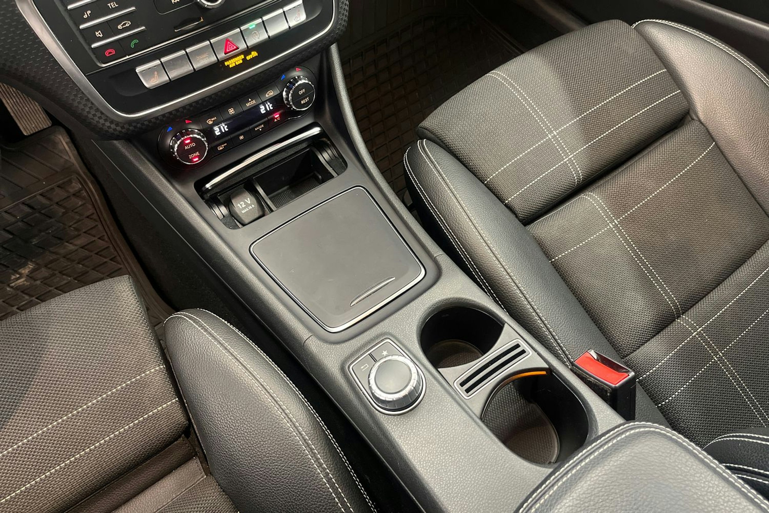 Musta Mercedes-Benz A 2017 kuva 20.