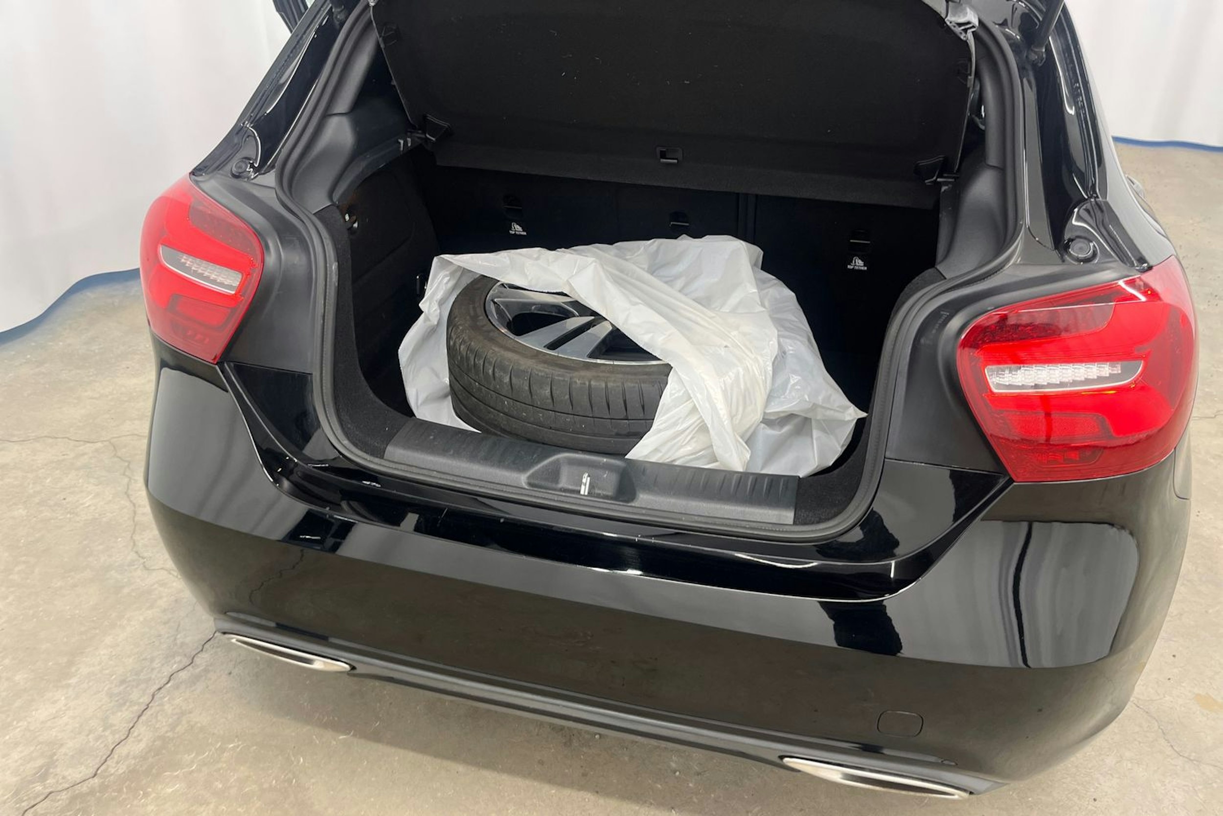 Musta Mercedes-Benz A 2017 kuva 23.