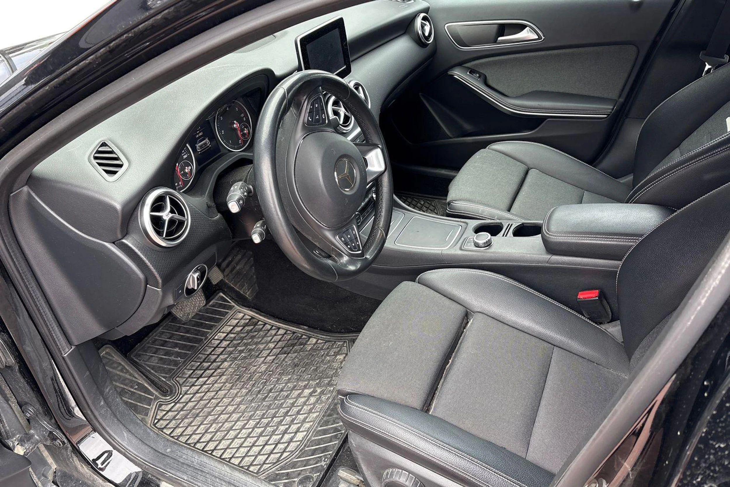 musta Mercedes-Benz A 2017 kuva 3.