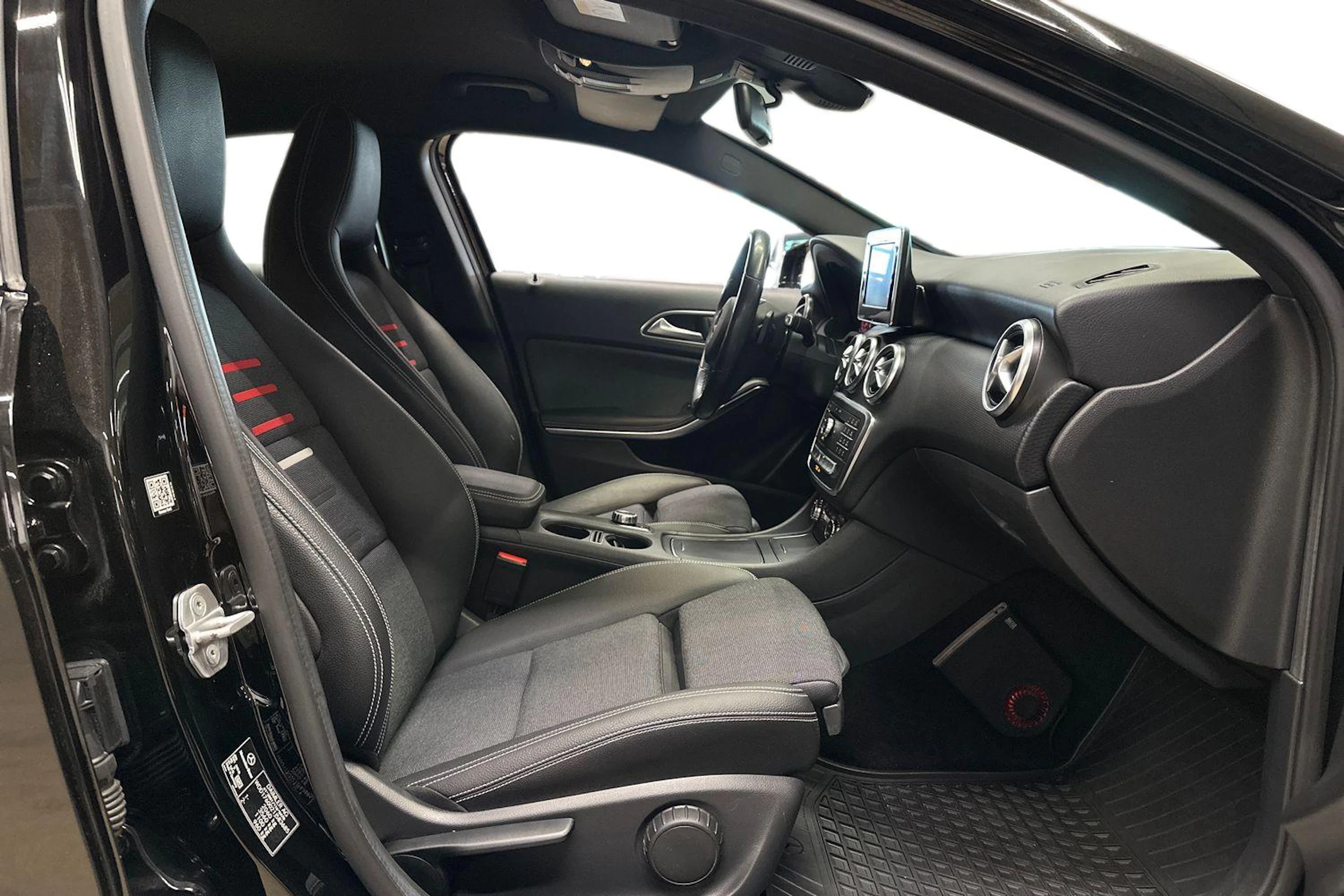 musta Mercedes-Benz A 2017 kuva 12.