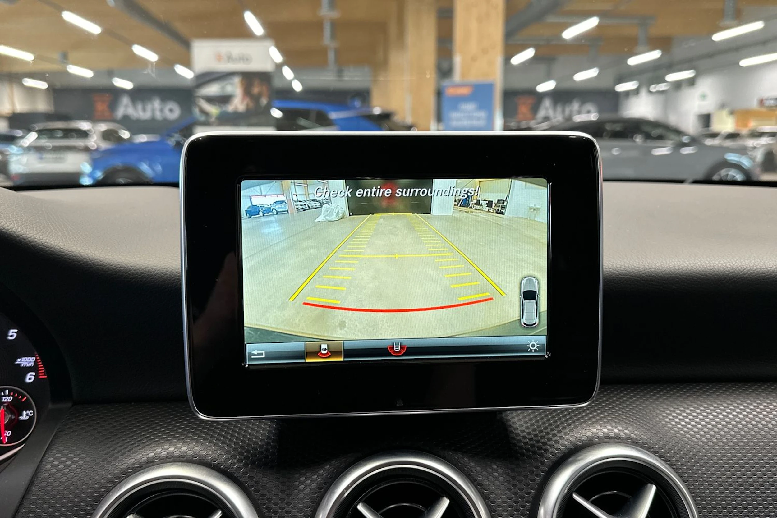 musta Mercedes-Benz A 2017 kuva 16.