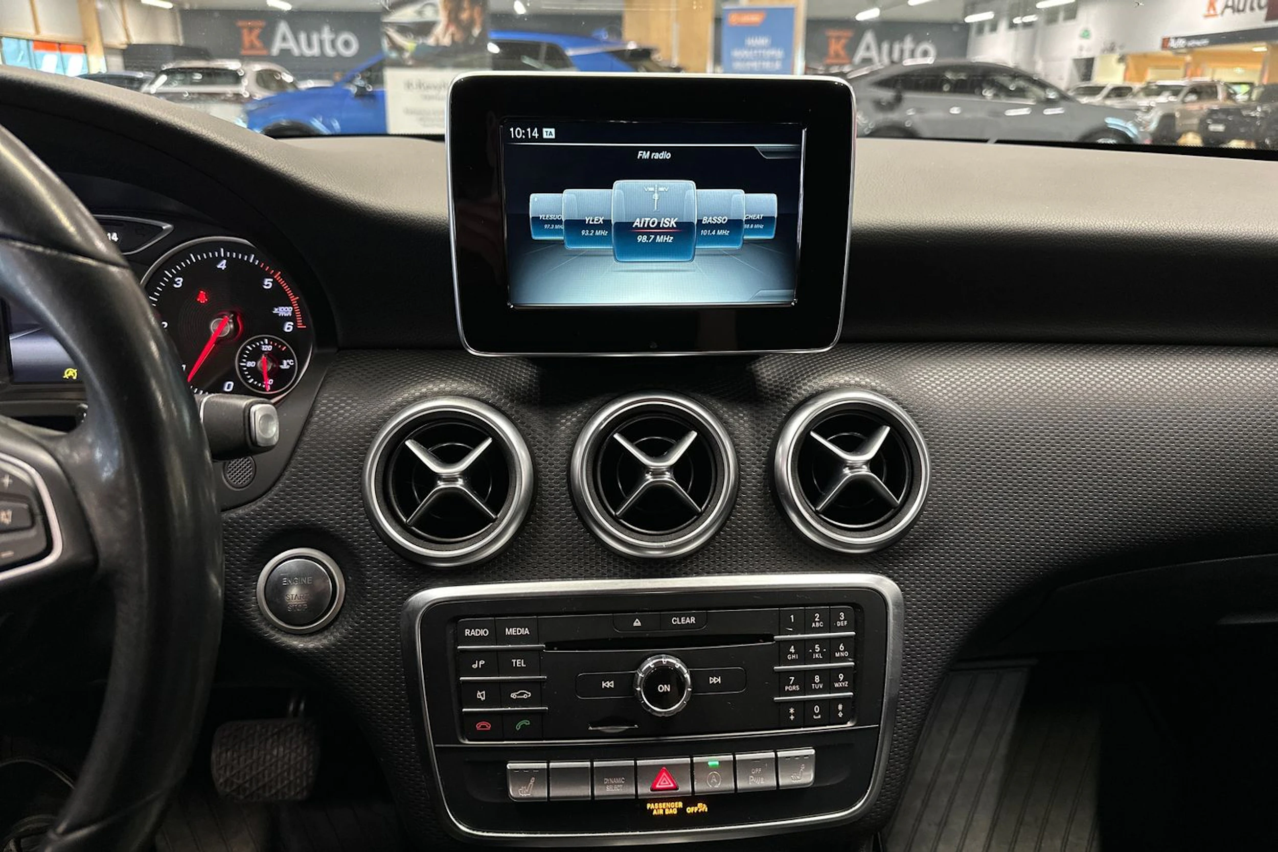 musta Mercedes-Benz A 2017 kuva 18.