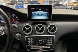musta Mercedes-Benz A 2017 kuva 18.