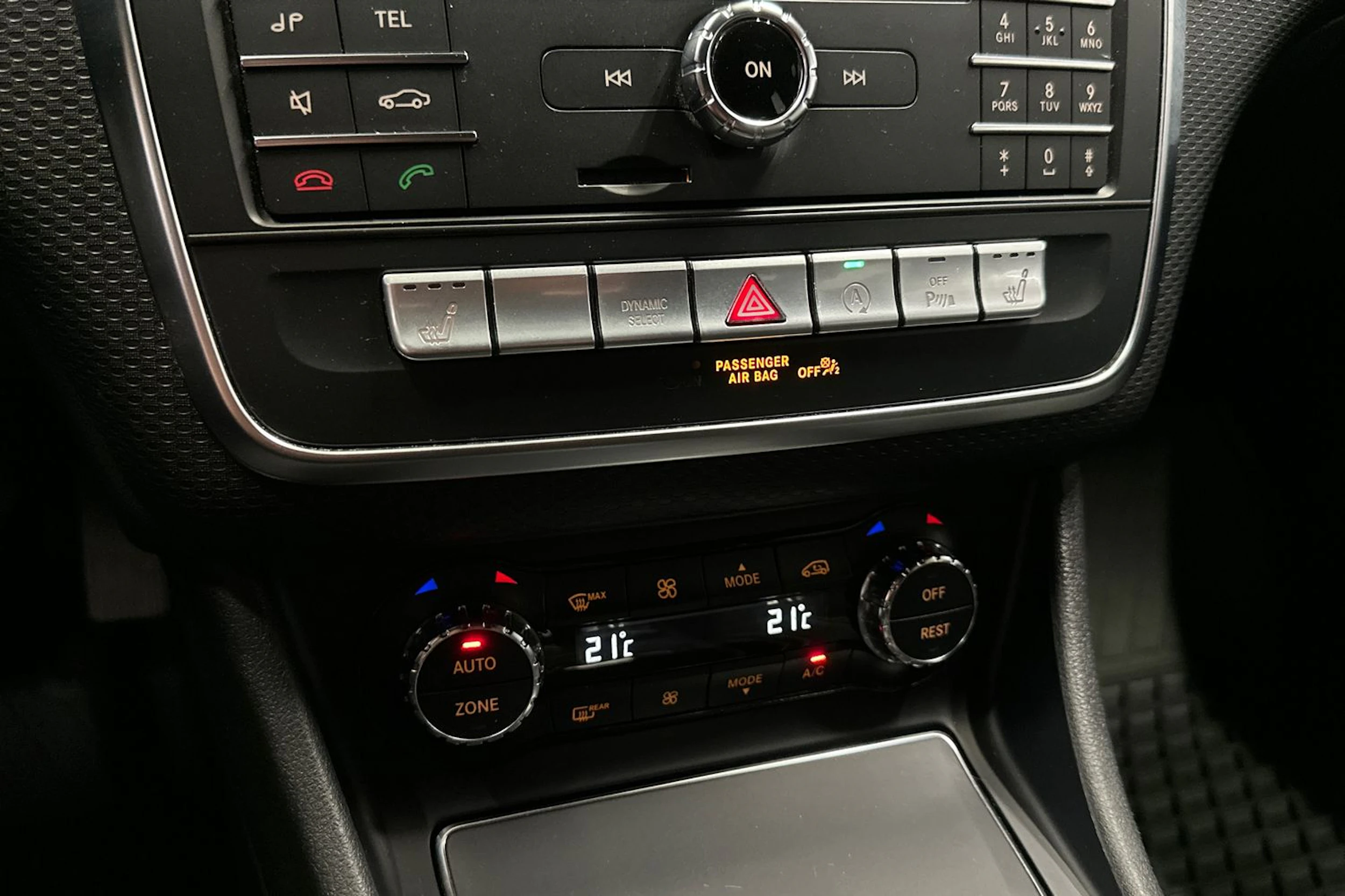 musta Mercedes-Benz A 2017 kuva 19.
