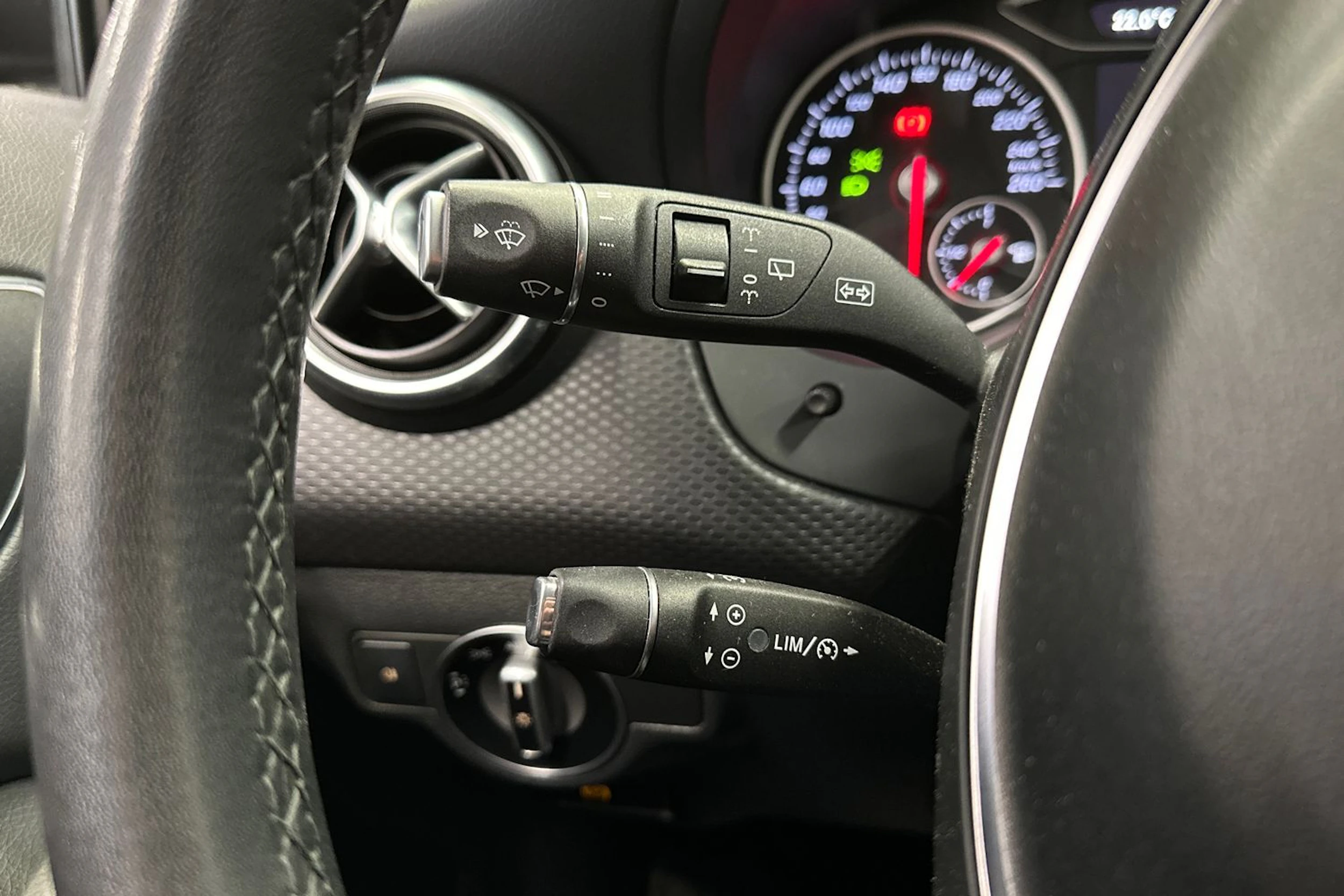 musta Mercedes-Benz A 2017 kuva 22.