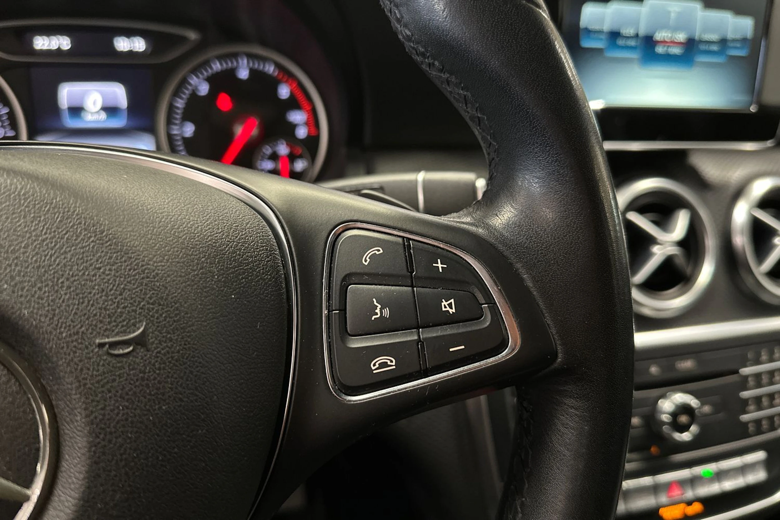 musta Mercedes-Benz A 2017 kuva 25.