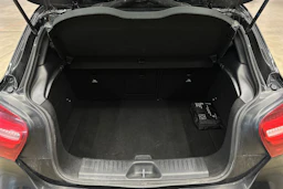 musta Mercedes-Benz A 2017 kuva 28.